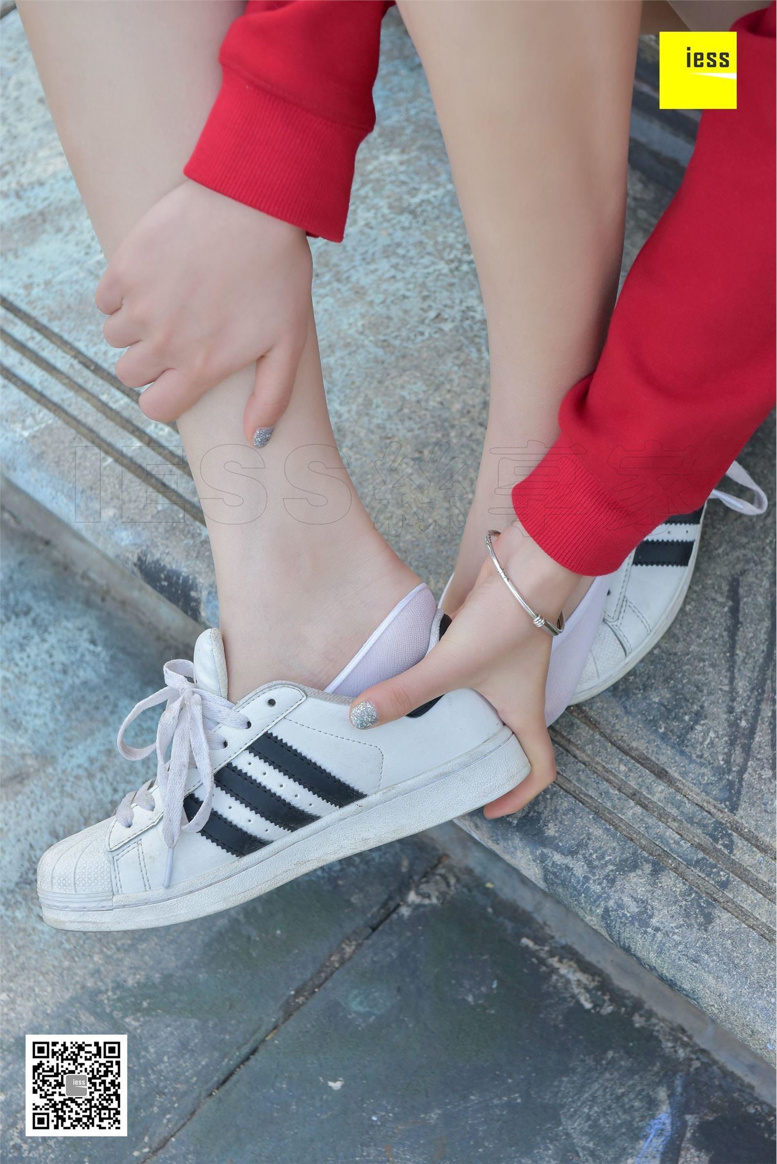 [IESS异思趣向]2018.01.31 No.159七七 《卫衣与白色船袜》