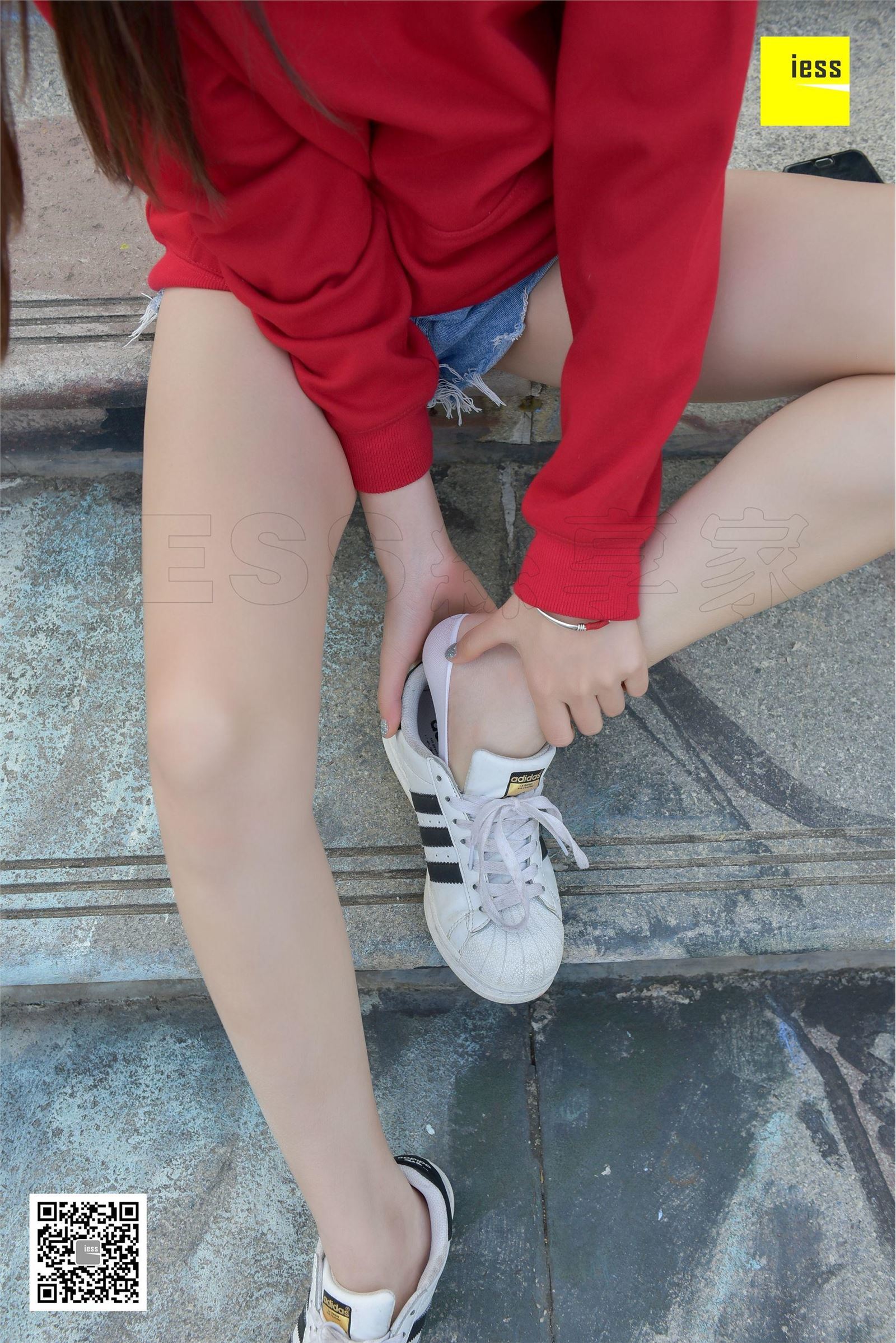 [IESS异思趣向]2018.01.31 No.159七七 《卫衣与白色船袜》