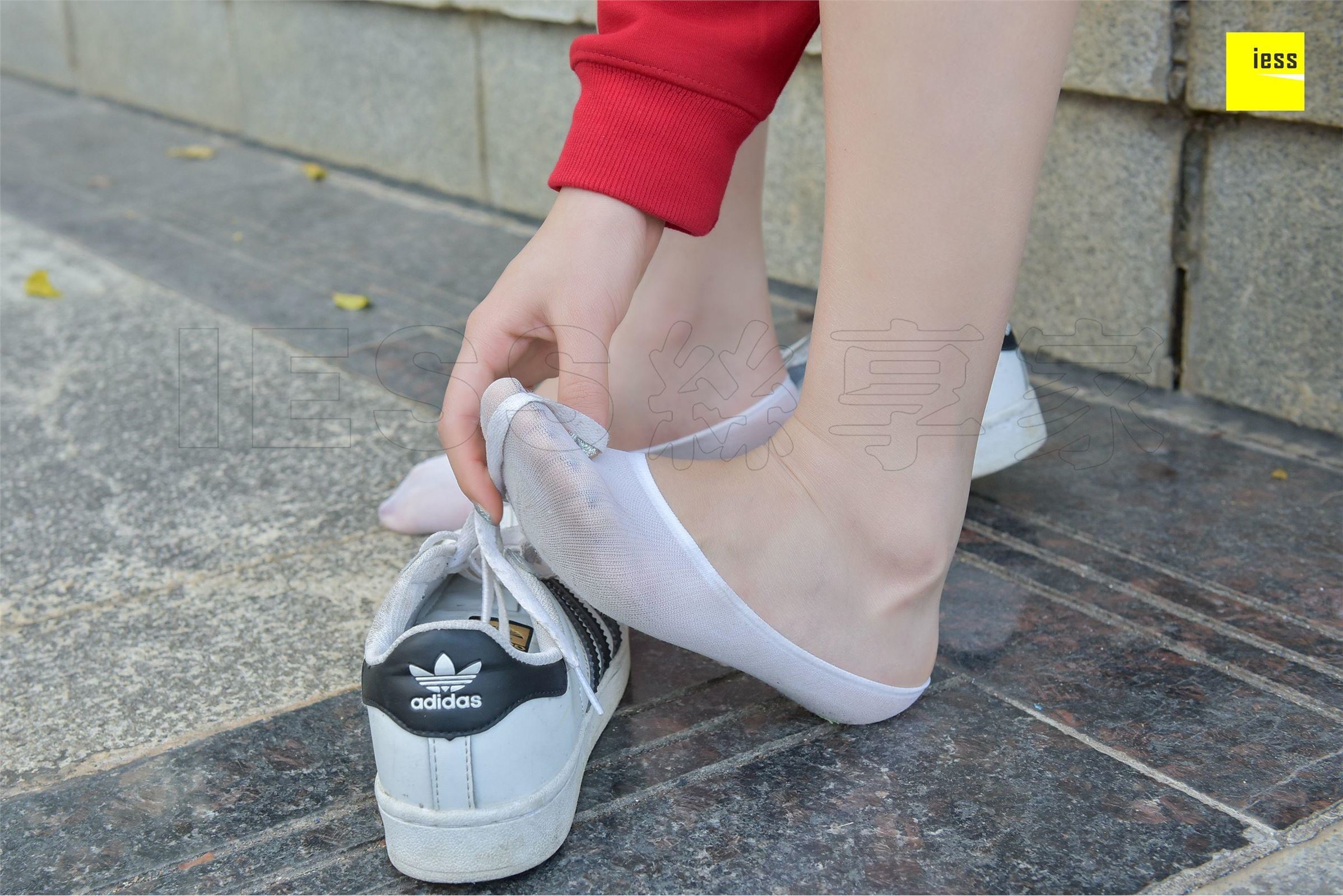 [IESS异思趣向]2018.01.31 No.159七七 《卫衣与白色船袜》