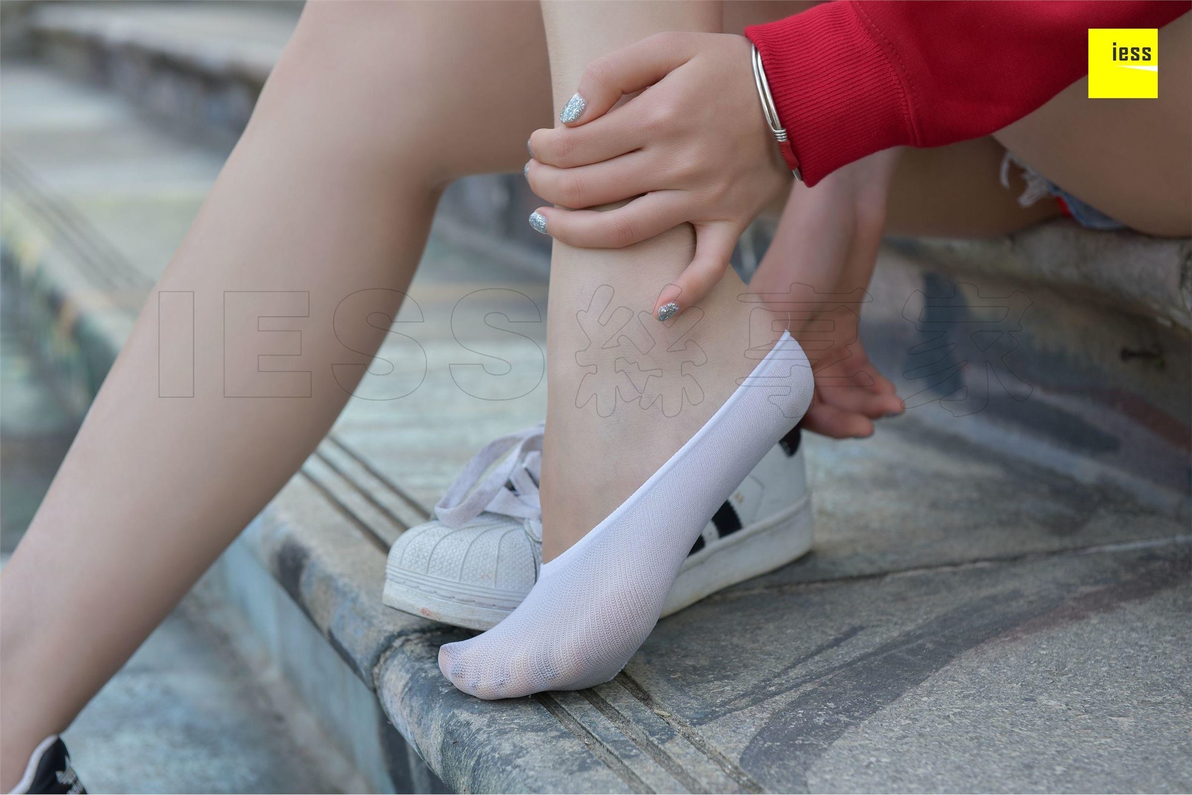 [IESS异思趣向]2018.01.31 No.159七七 《卫衣与白色船袜》