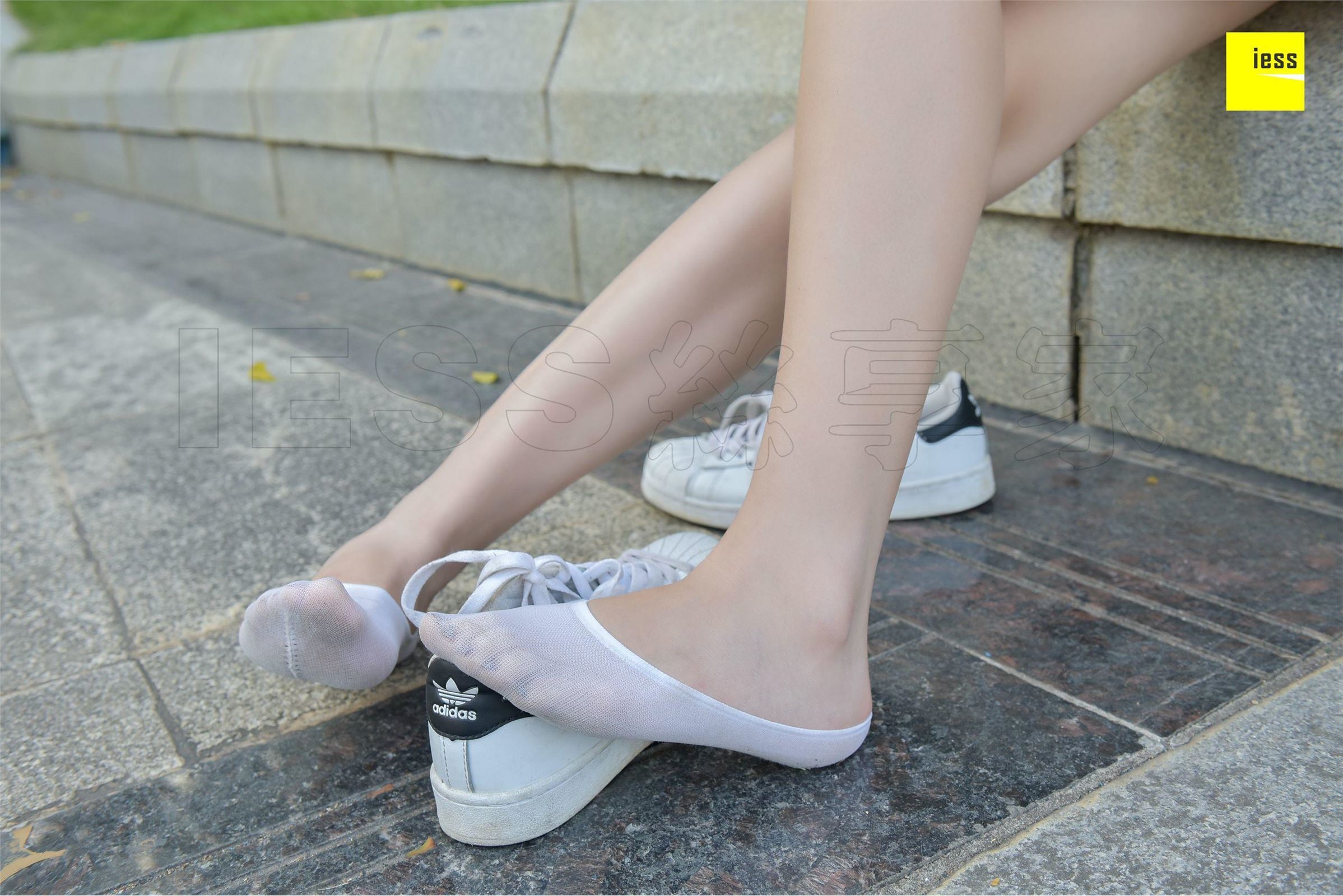 [IESS异思趣向]2018.01.31 No.159七七 《卫衣与白色船袜》