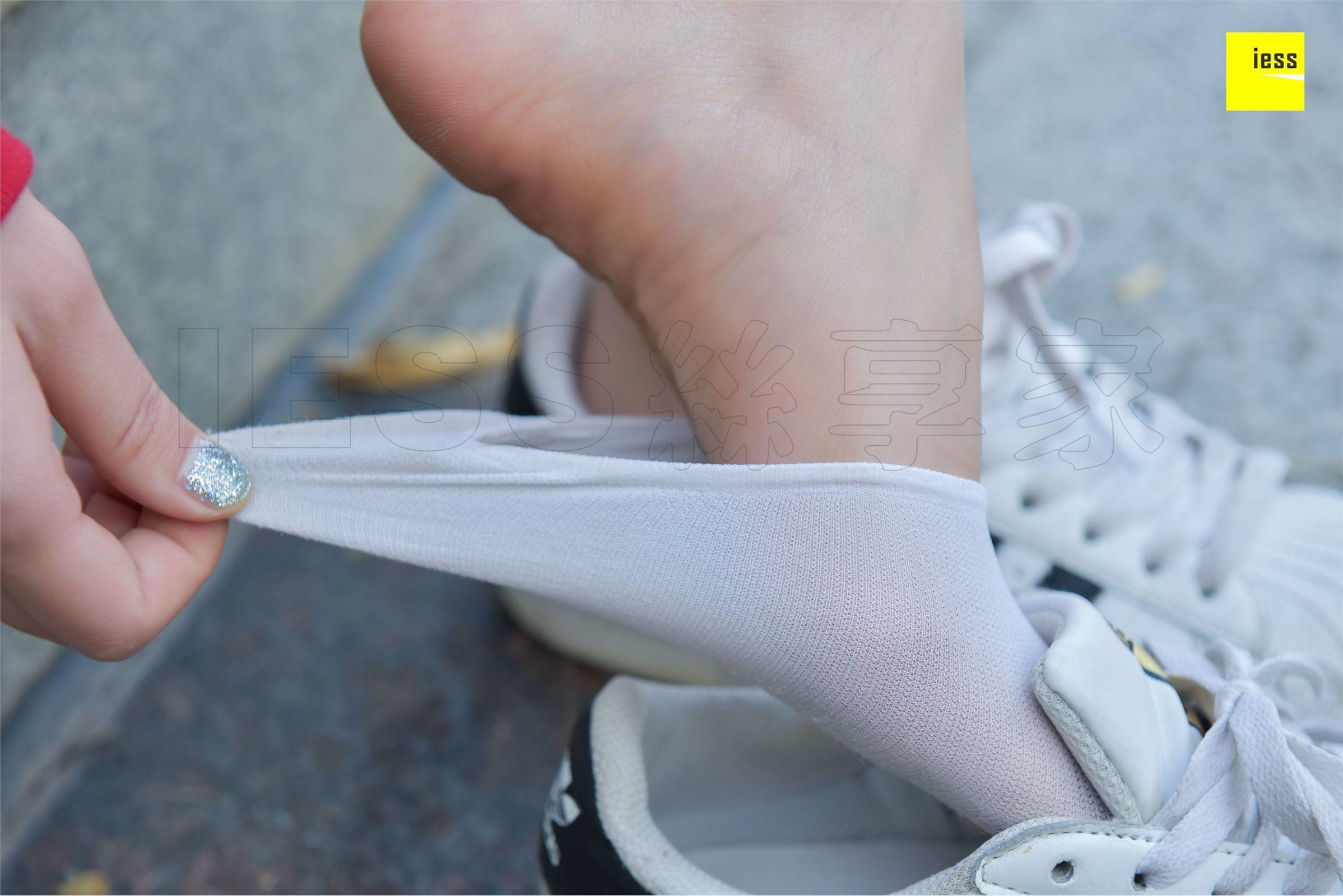 [IESS异思趣向]2018.01.31 No.159七七 《卫衣与白色船袜》