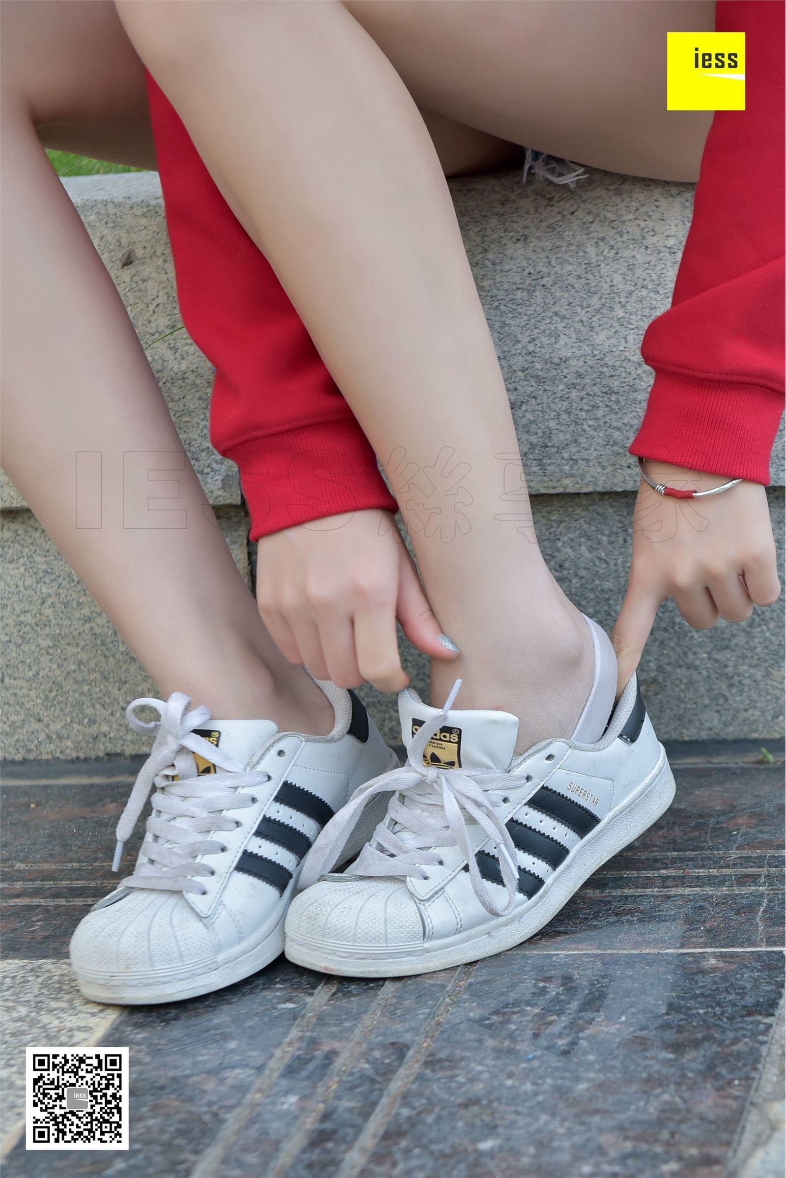 [IESS异思趣向]2018.01.31 No.159七七 《卫衣与白色船袜》