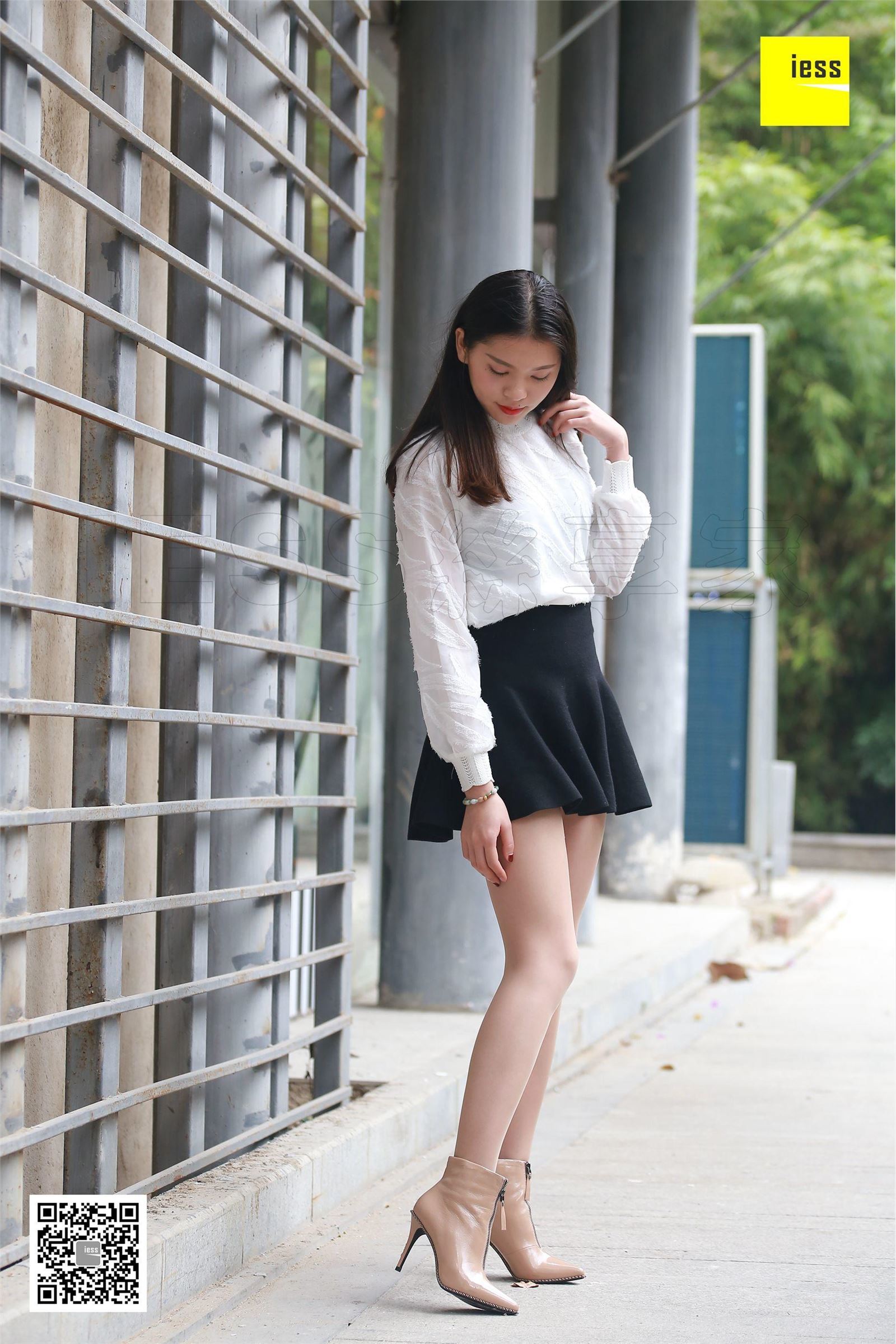 [IESS异思趣向]2018.02.05 No.162七七《裸色漆皮短靴》