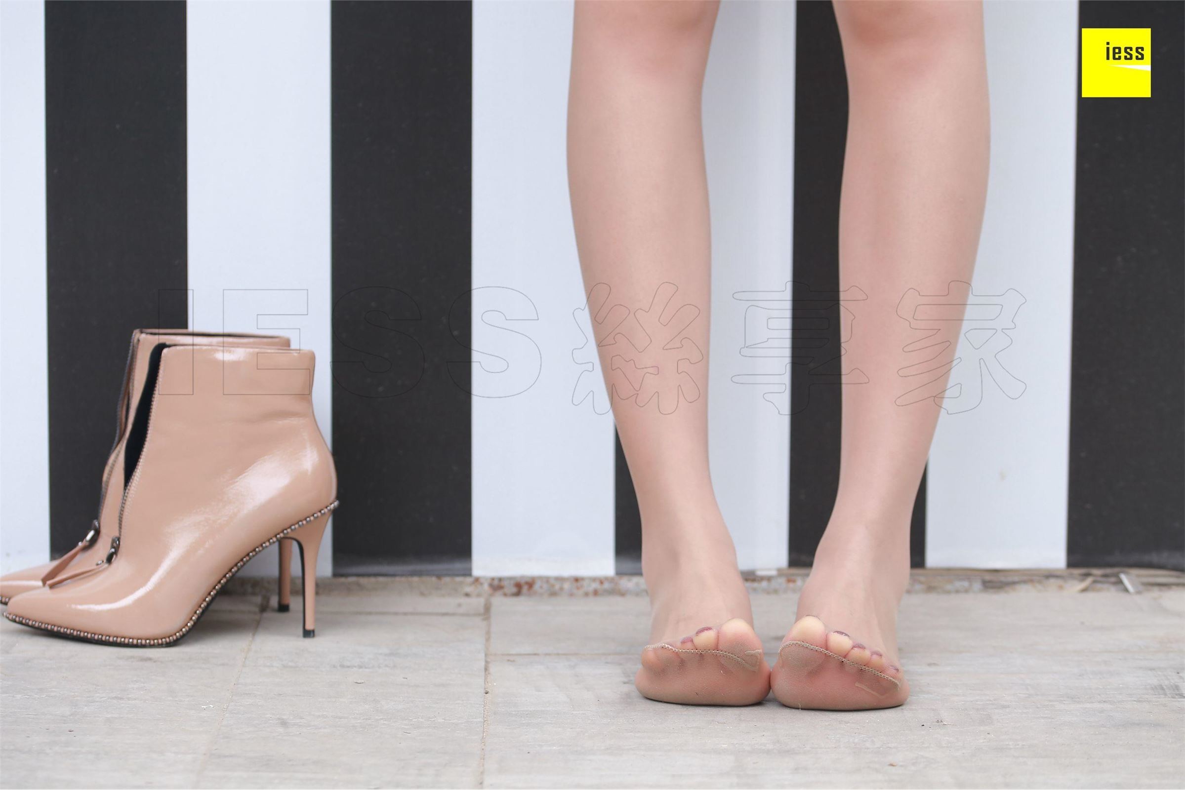 [IESS异思趣向]2018.02.05 No.162七七《裸色漆皮短靴》