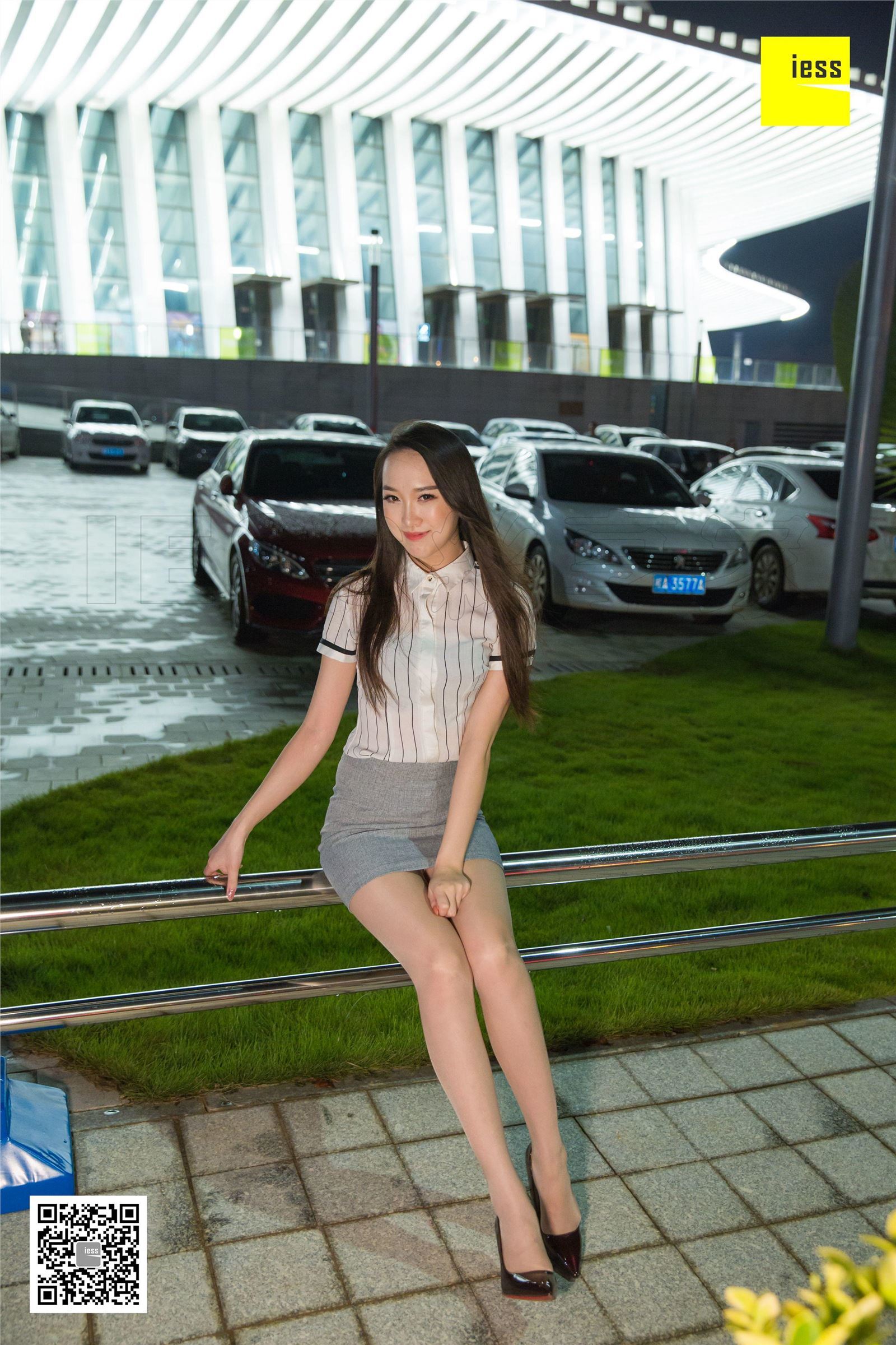 [IESS异思趣向] 2018.08.01《魔鬼周三》NO.029：路灯下的制服云云