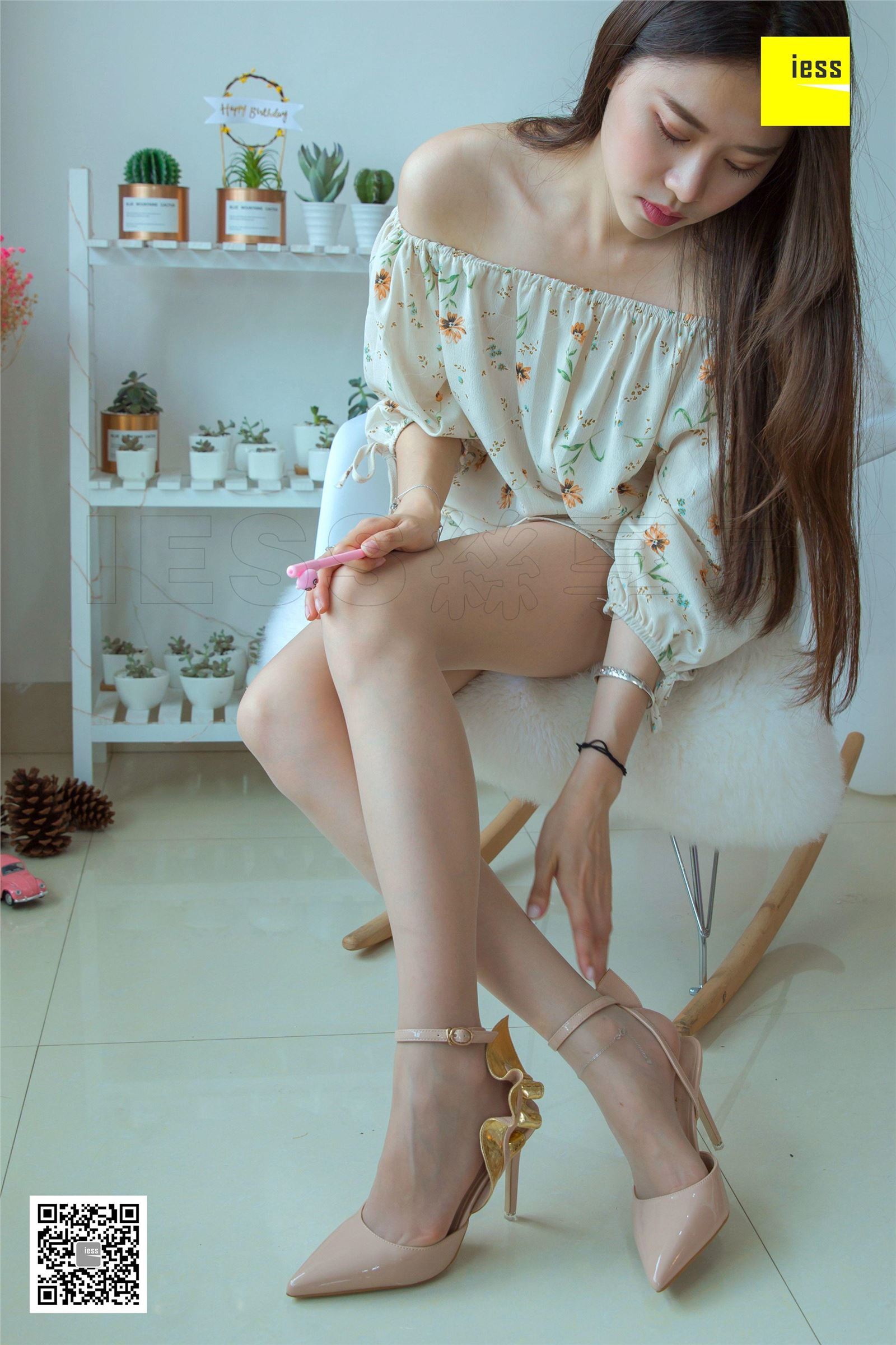 [IESS异思趣向] 2018.10.23《魔鬼周三》NO.039 - 佳佳的碎花裙