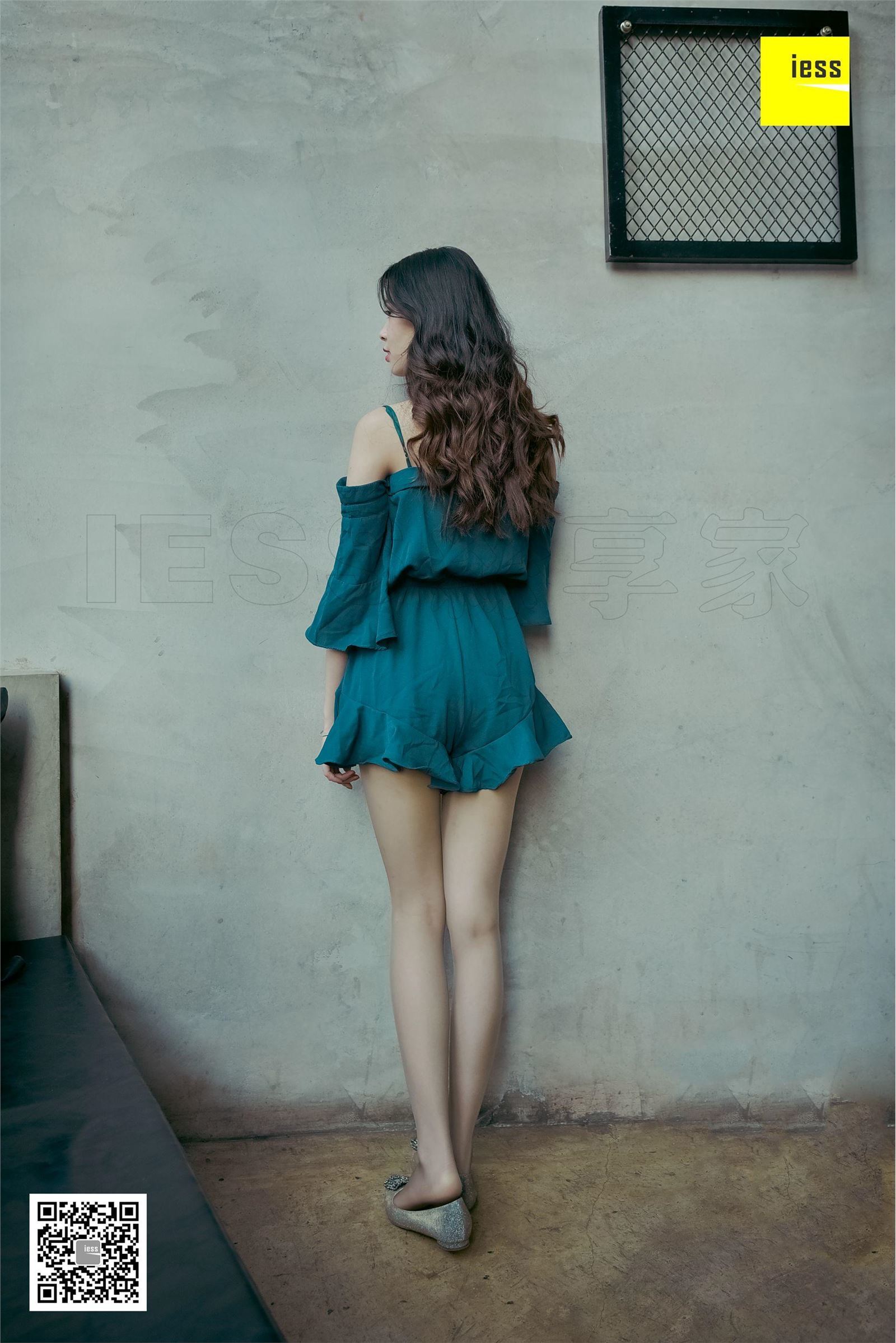 [IESS异思趣向] 2017.11.24 SXJ.111 七七 大长腿咖啡丝平底鞋