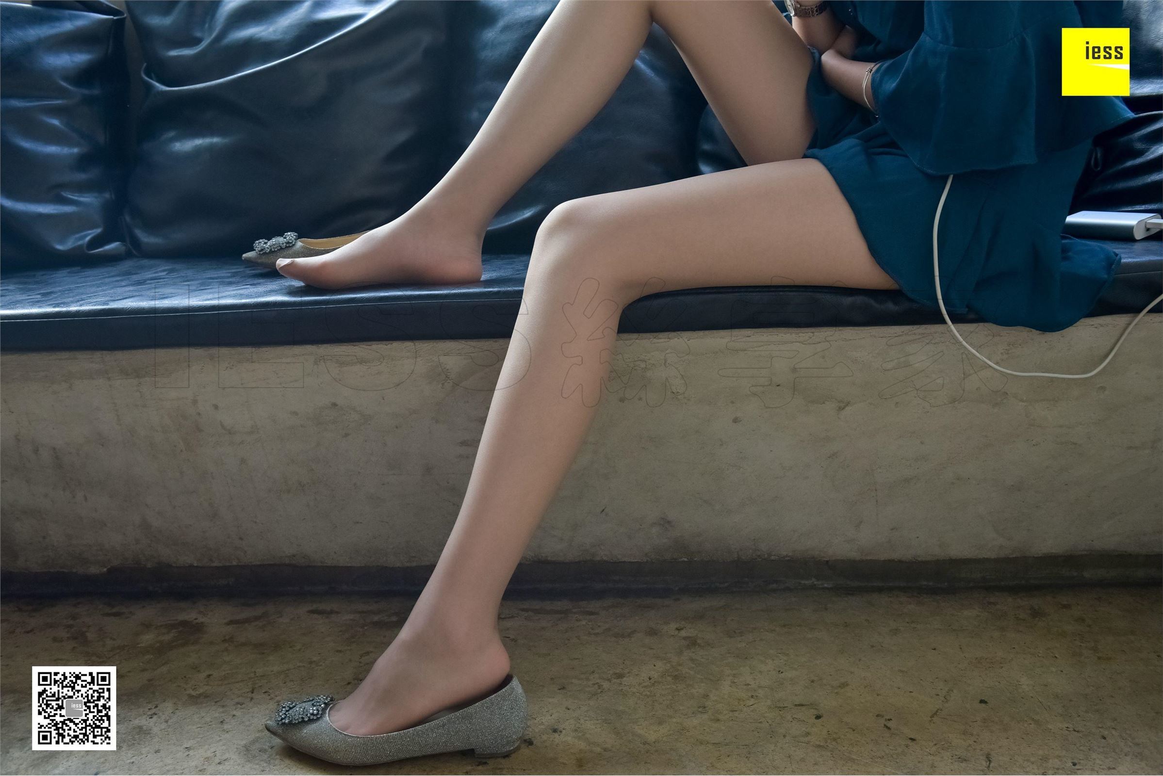 [IESS异思趣向] 2017.11.24 SXJ.111 七七 大长腿咖啡丝平底鞋