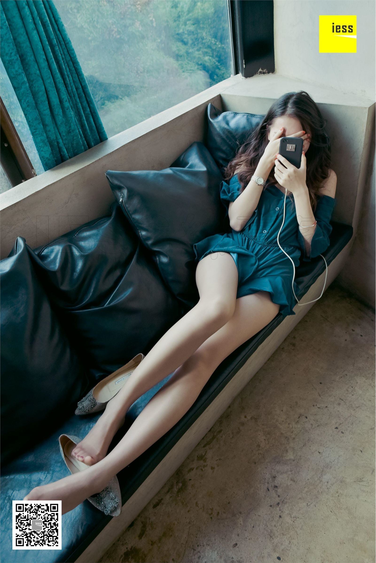 [IESS异思趣向] 2017.11.24 SXJ.111 七七 大长腿咖啡丝平底鞋