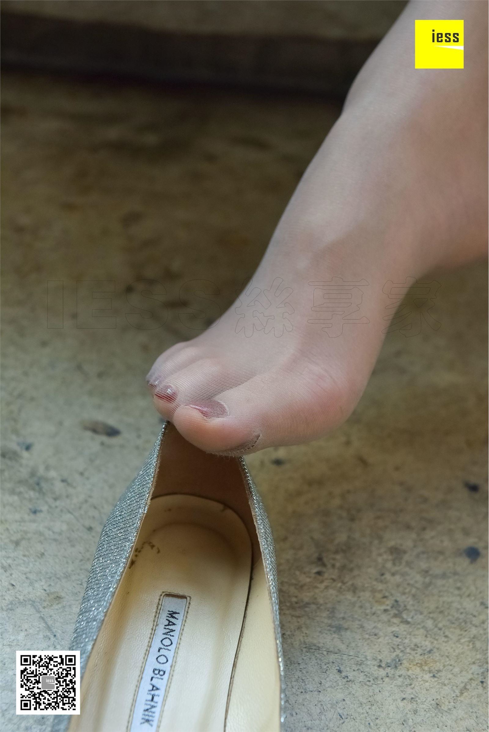 [IESS异思趣向] 2017.11.24 SXJ.111 七七 大长腿咖啡丝平底鞋