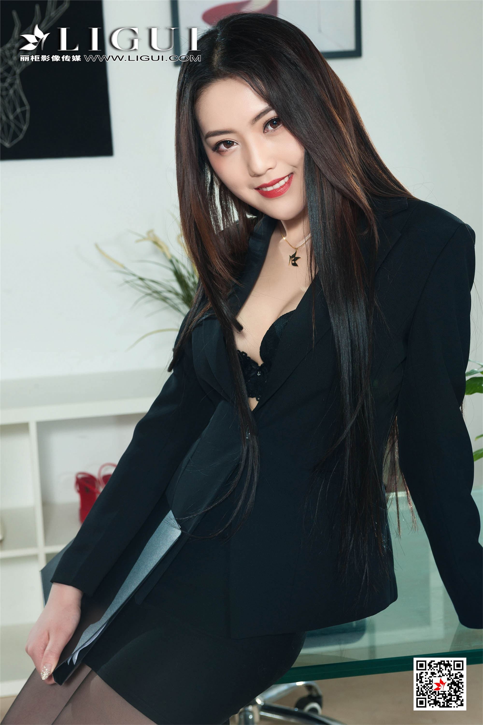 [Ligui丽柜] 2019.04.17 Model 《职场新秀》- 沛沛