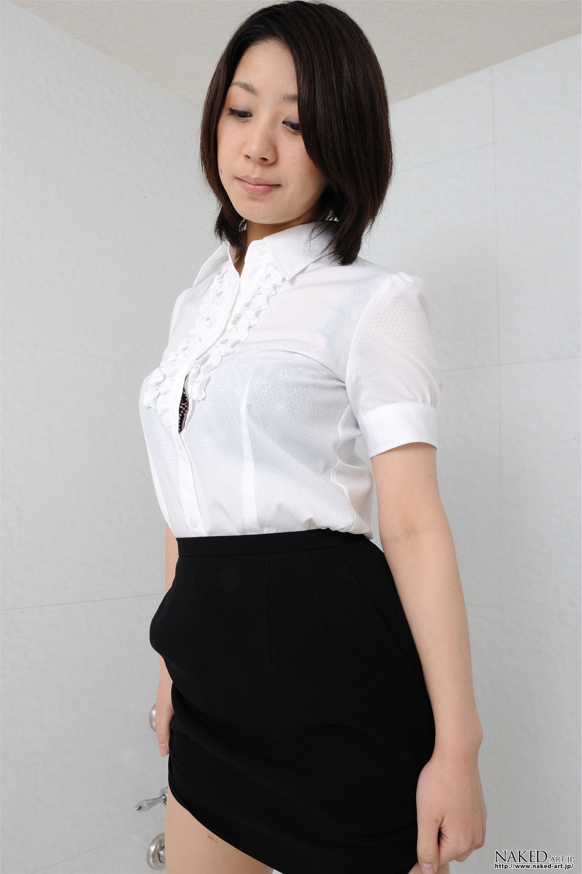 [NAKED-ART] NO.00735 鶴瀬愛美 放尿 Fullsize