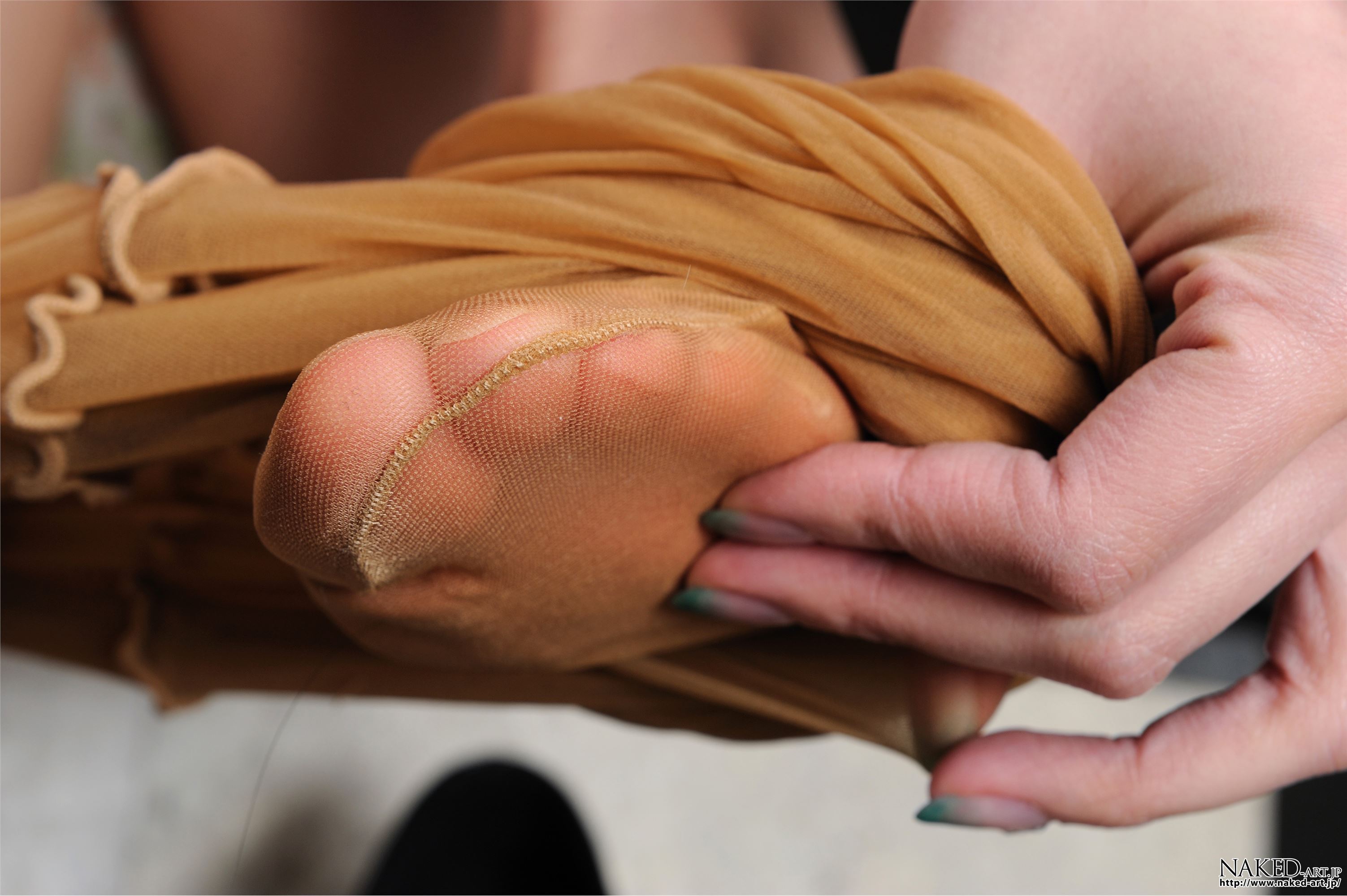 [NAKED-ART] NO.00745 早瀬真姫 階段のOL Fullsize