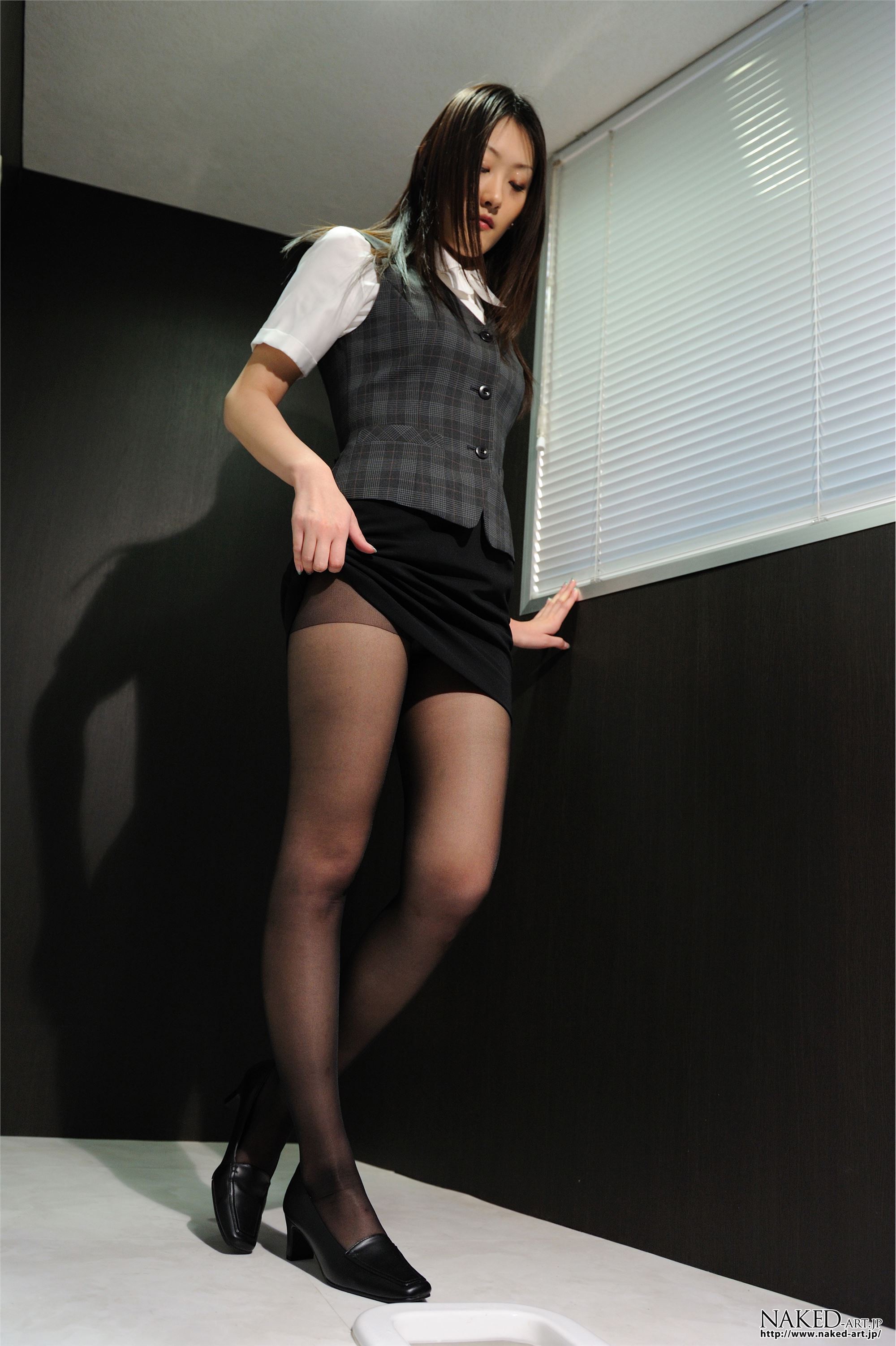 [NAKED-ART] NO.00750 早瀬真姫 OL放尿 Fullsize