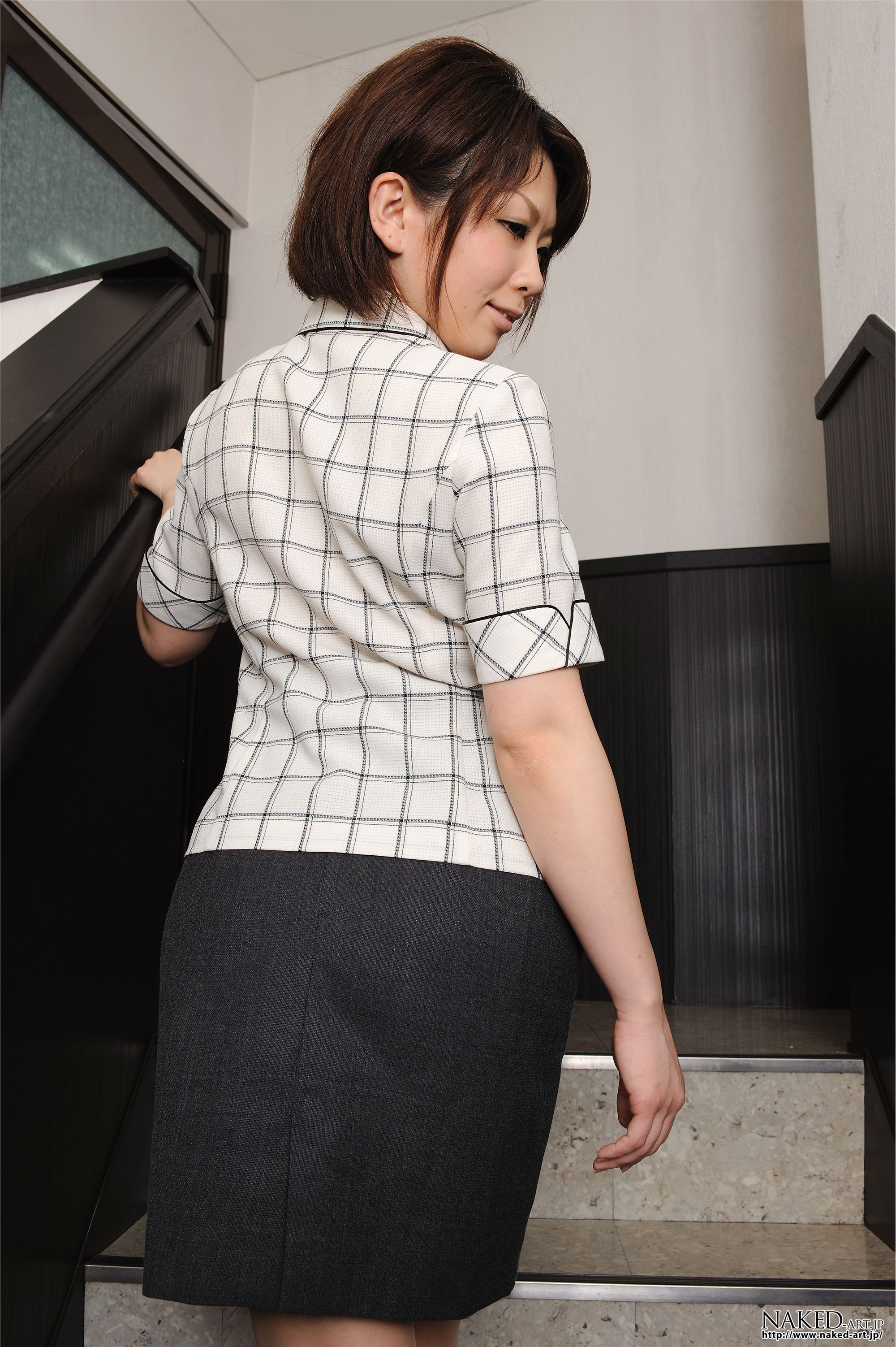 [NAKED-ART] NO.00751 和希あい 階段のOL Fullsize