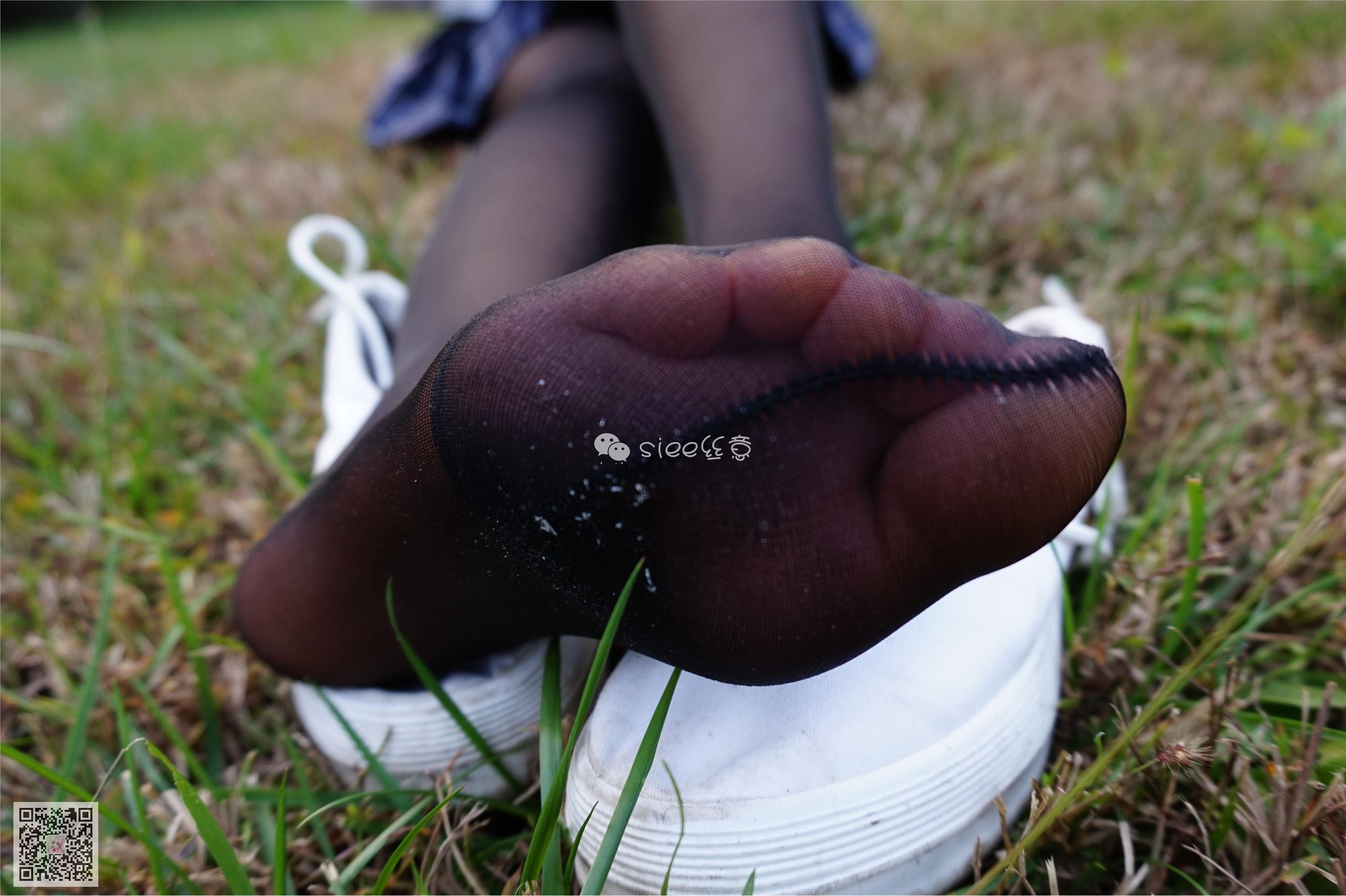 [SIEE丝意] No.001 曦曦 草坪黑丝