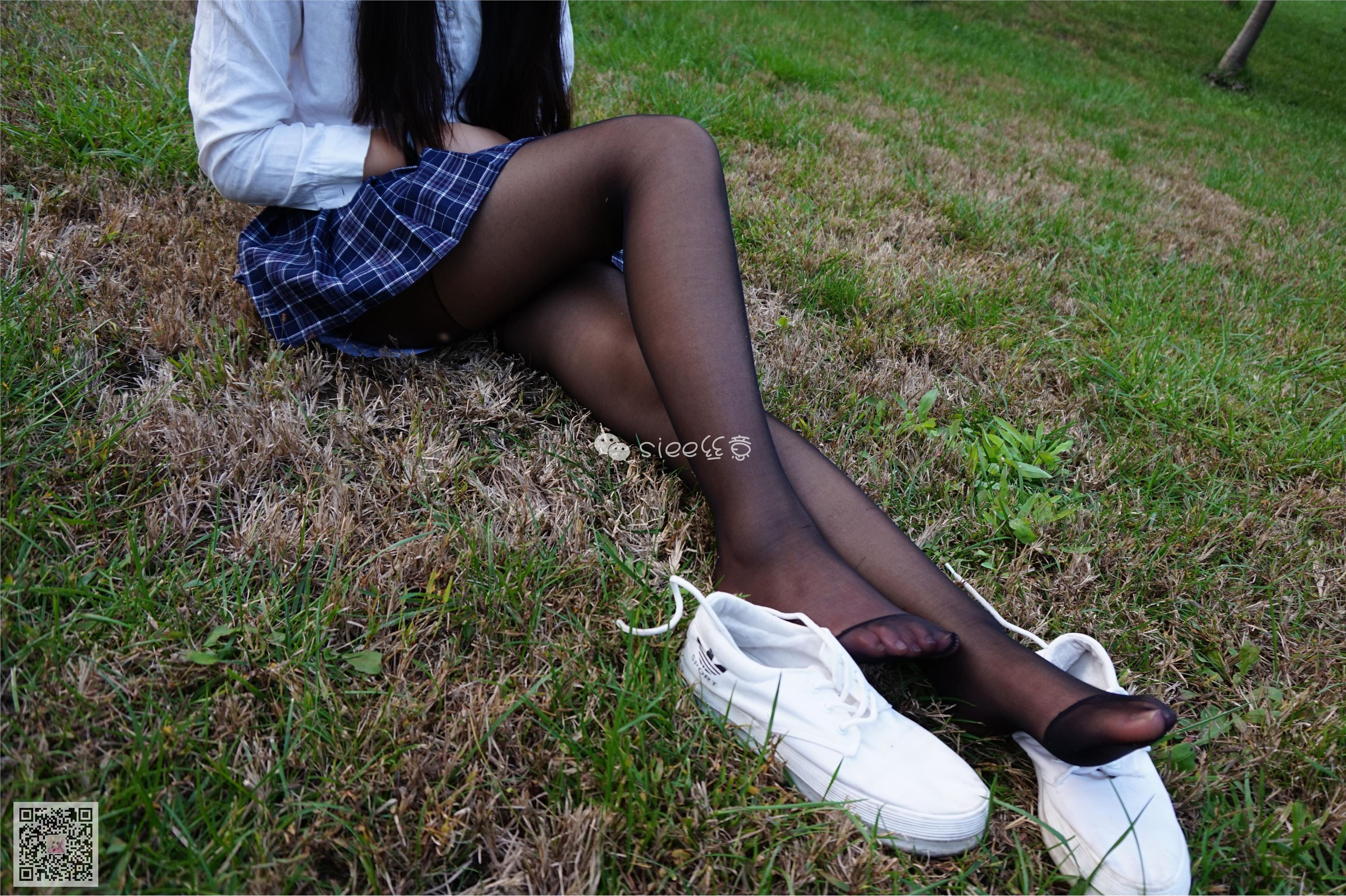 [SIEE丝意] No.001 曦曦 草坪黑丝