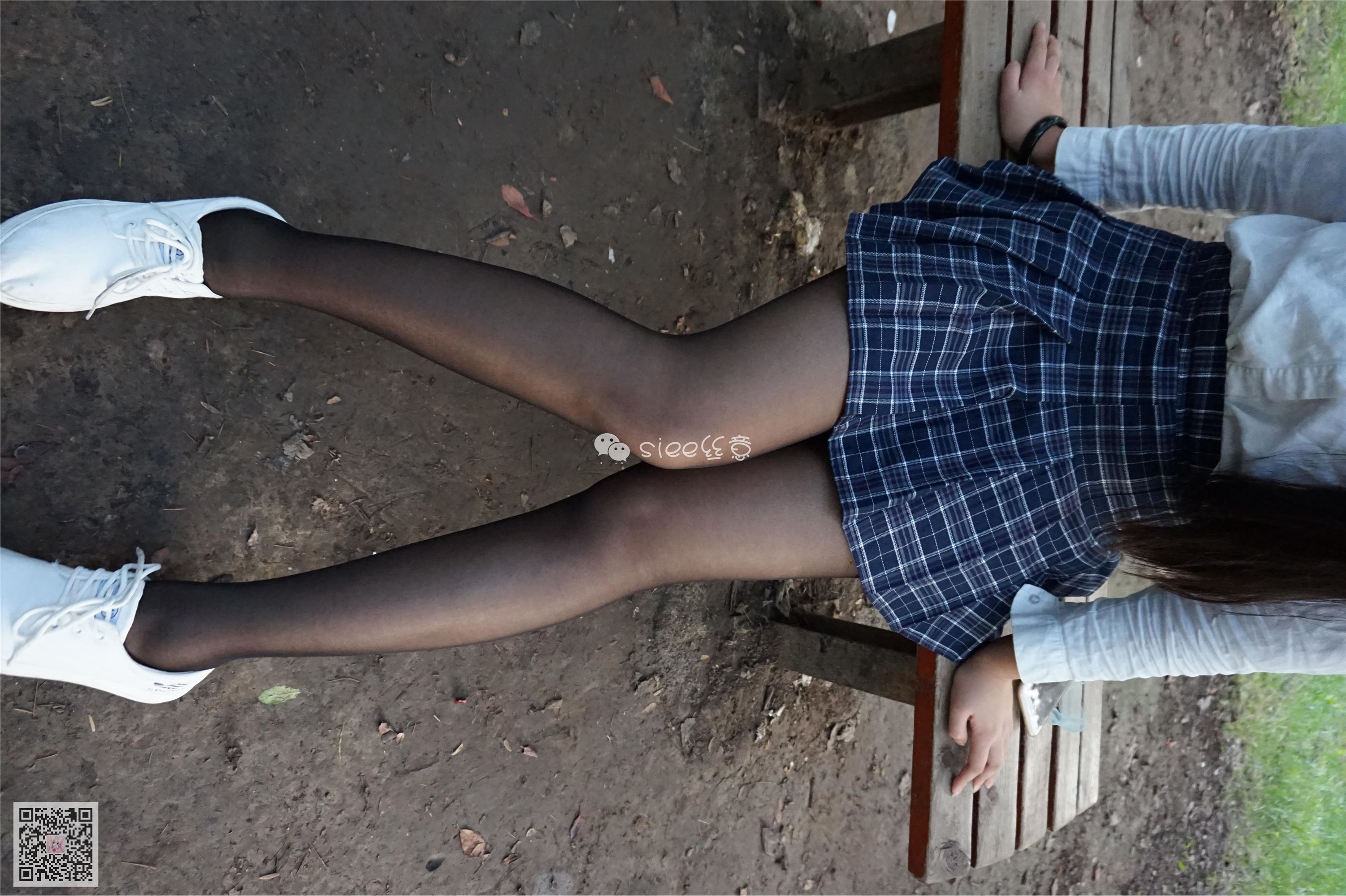 [SIEE丝意] No.001 曦曦 草坪黑丝