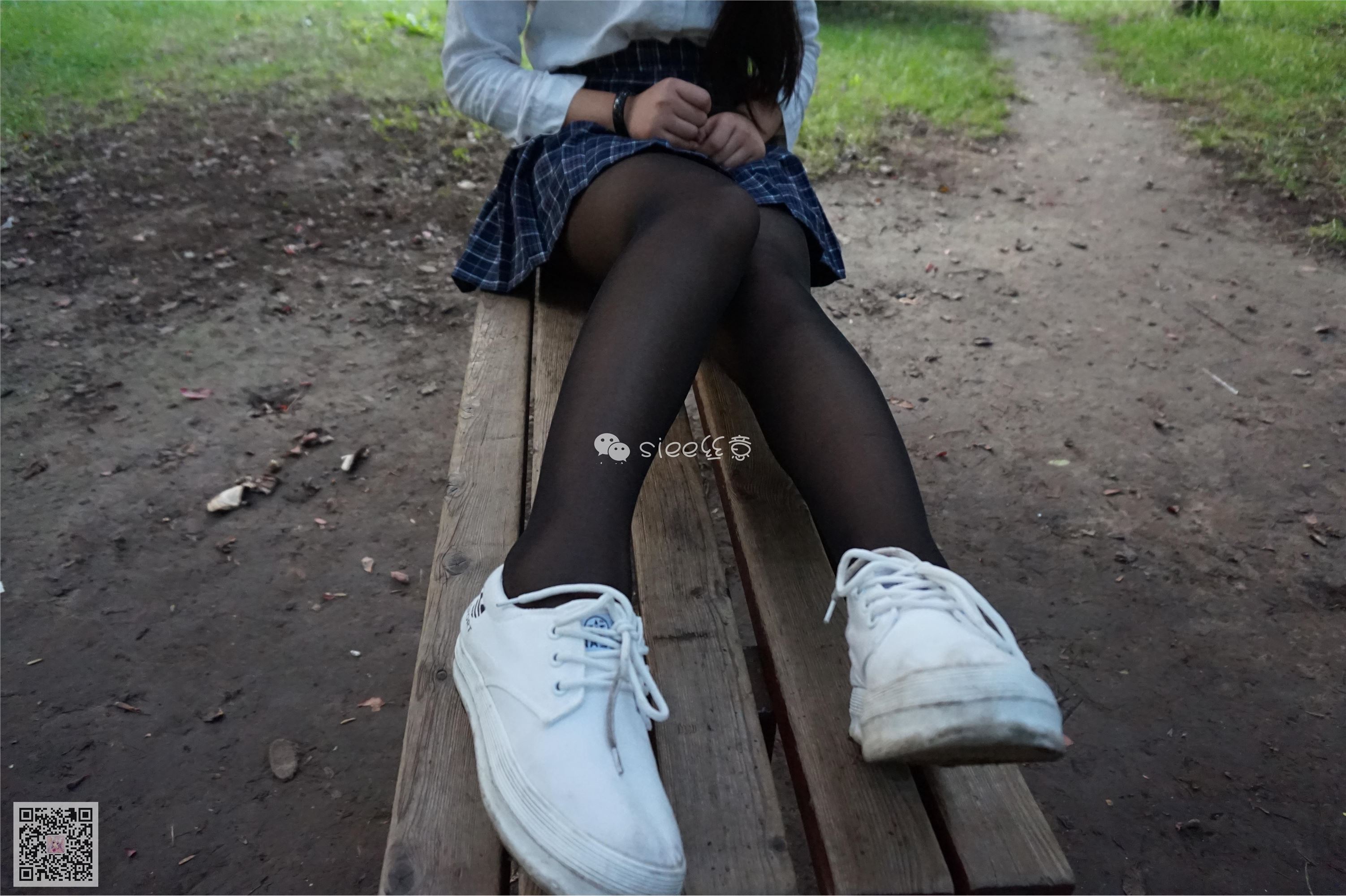 [SIEE丝意] No.001 曦曦 草坪黑丝