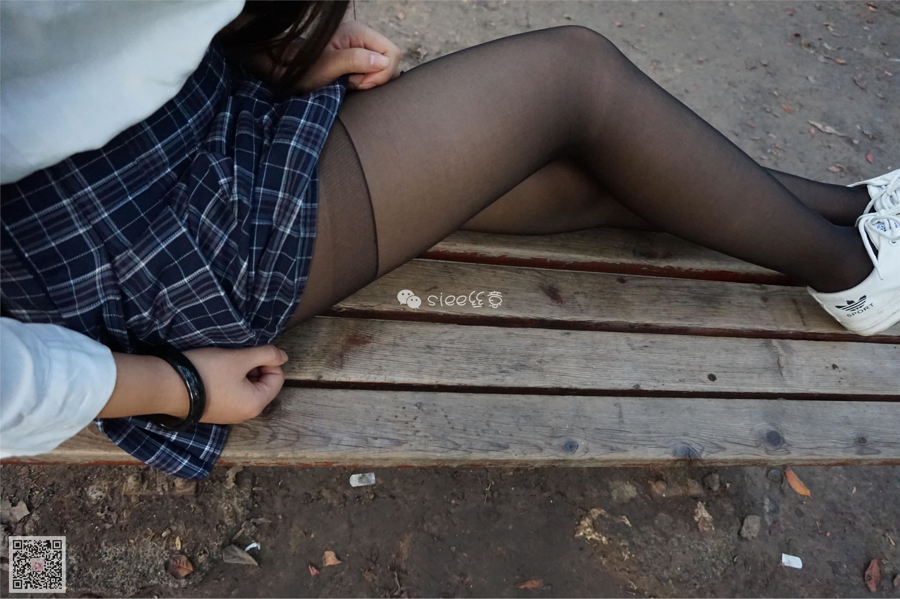 [SIEE丝意] No.001 曦曦 草坪黑丝