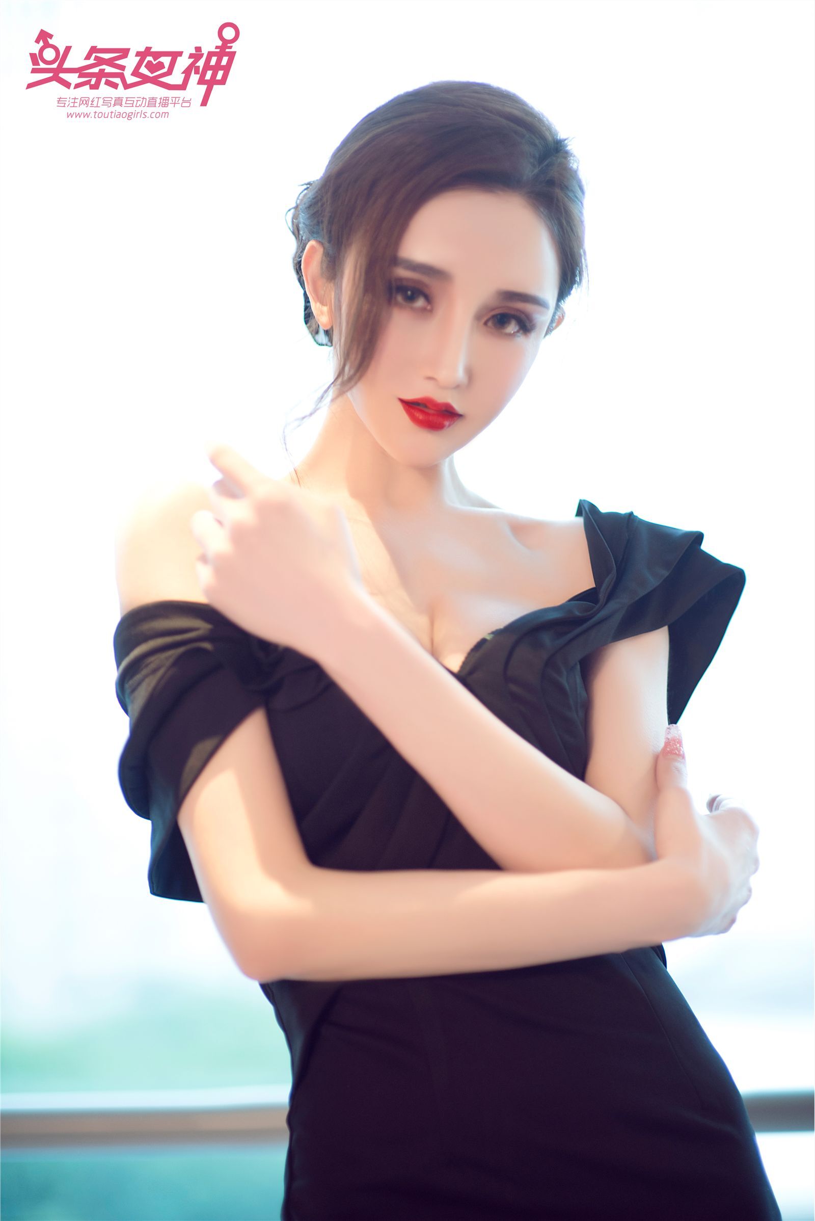 [TouTiao头条女神] 2017.09.22 阿依努尔瓦娅