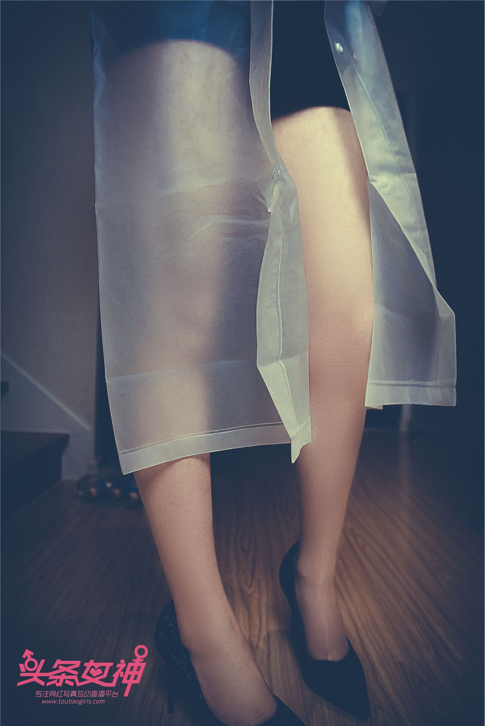 [TouTiao头条女神] 2018.04.18 迪爱儿雨衣修水工