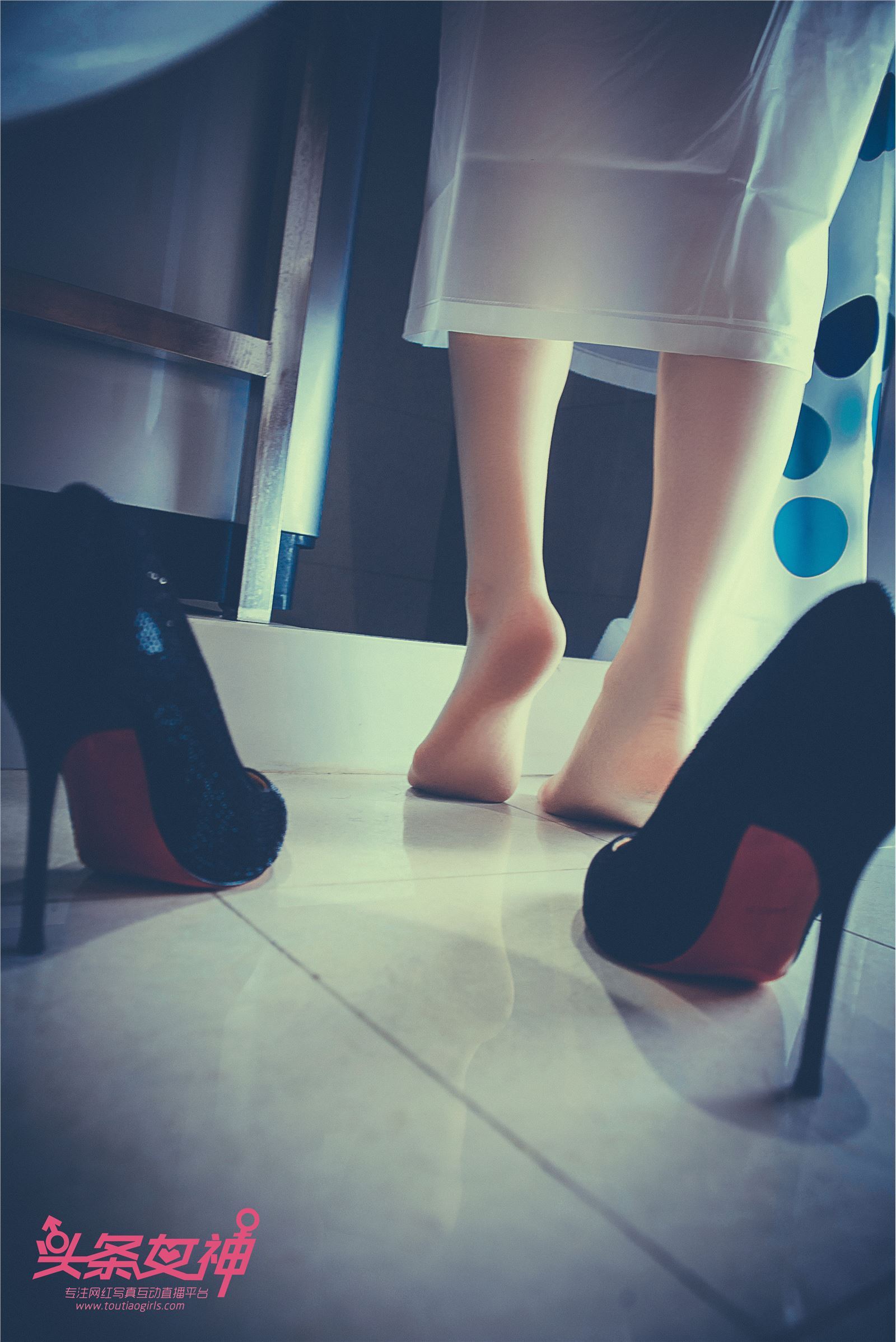 [TouTiao头条女神] 2018.04.18 迪爱儿雨衣修水工