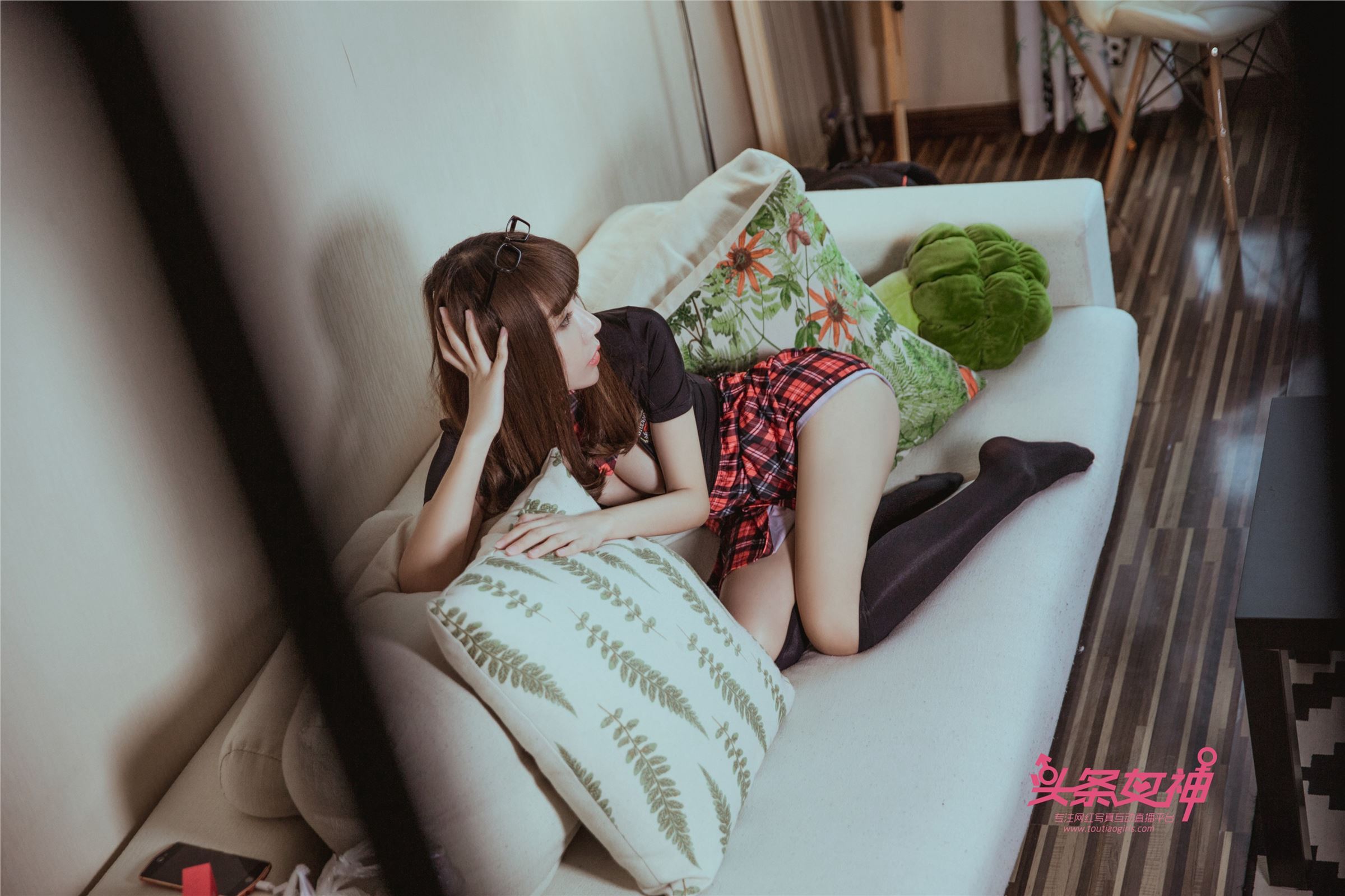 [TouTiao头条女神]2018.06.13 笑笑