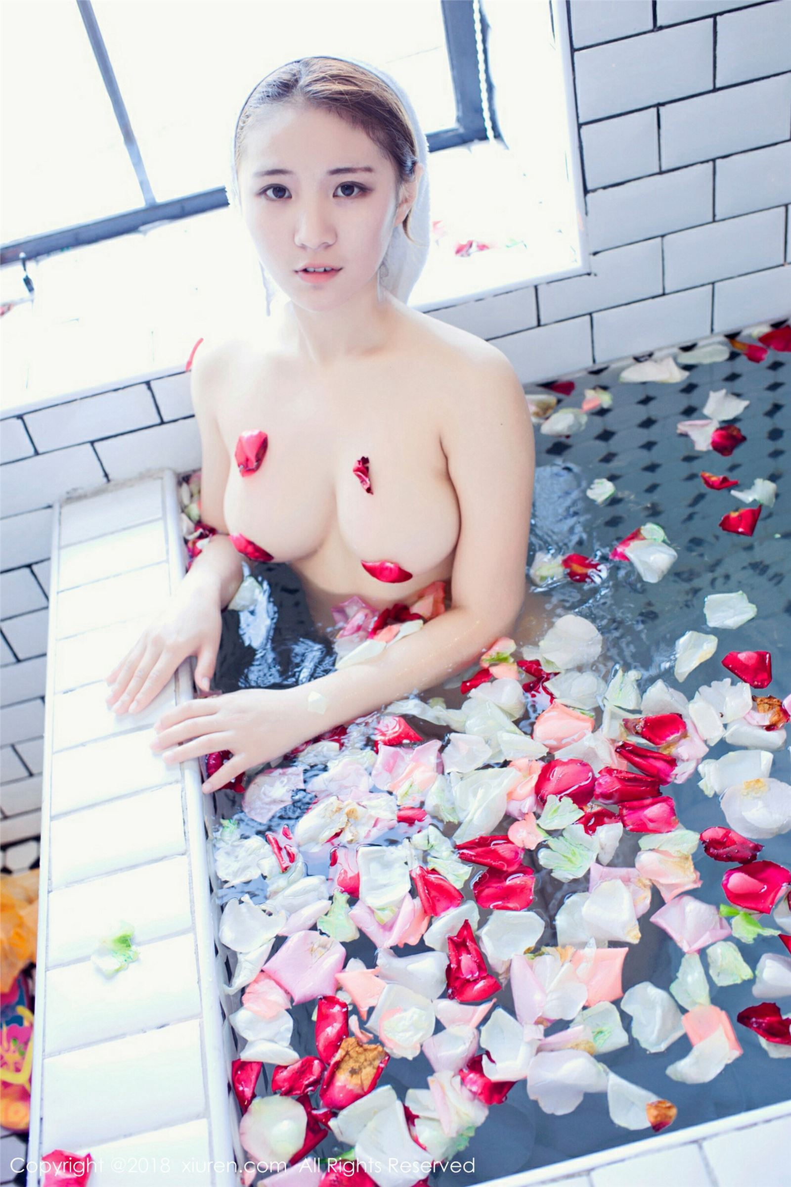 [XIUREN秀人网]2018.06.25 No.1050 久久Aimee