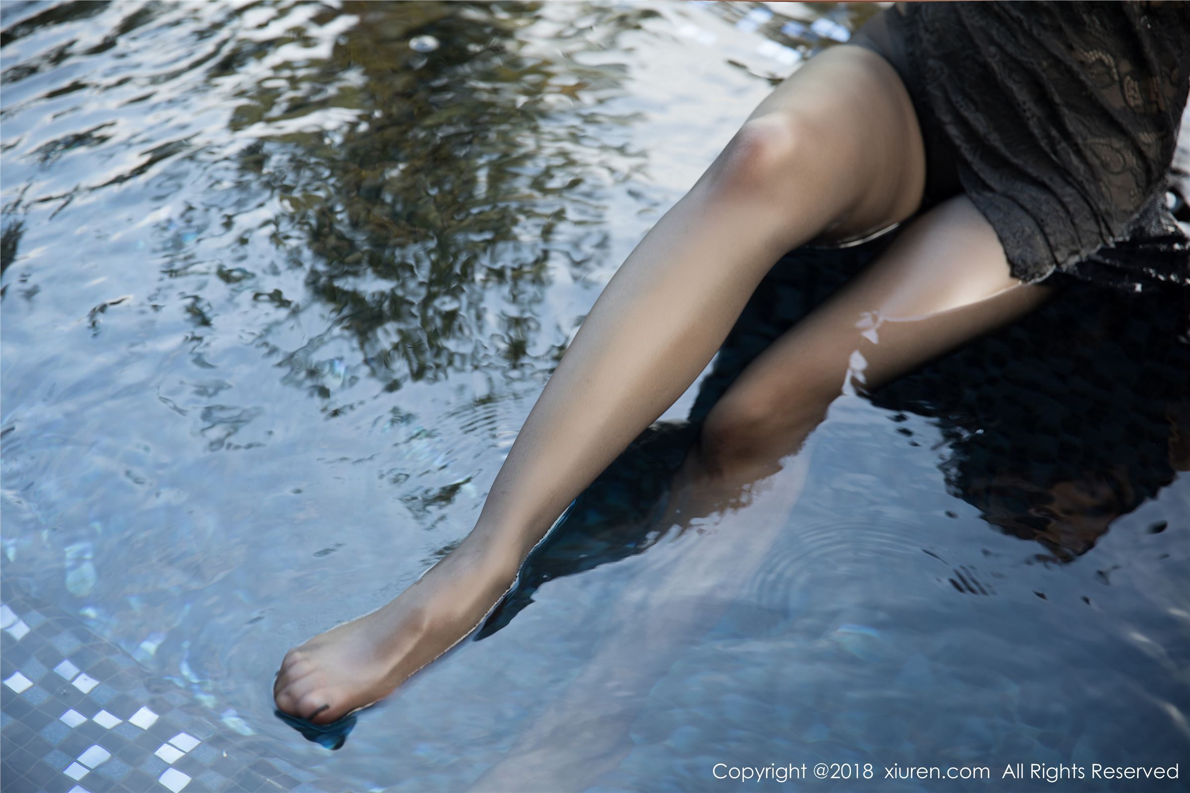 [XIUREN秀人网]2018.10.10 No.1184 兜豆靓Youlina