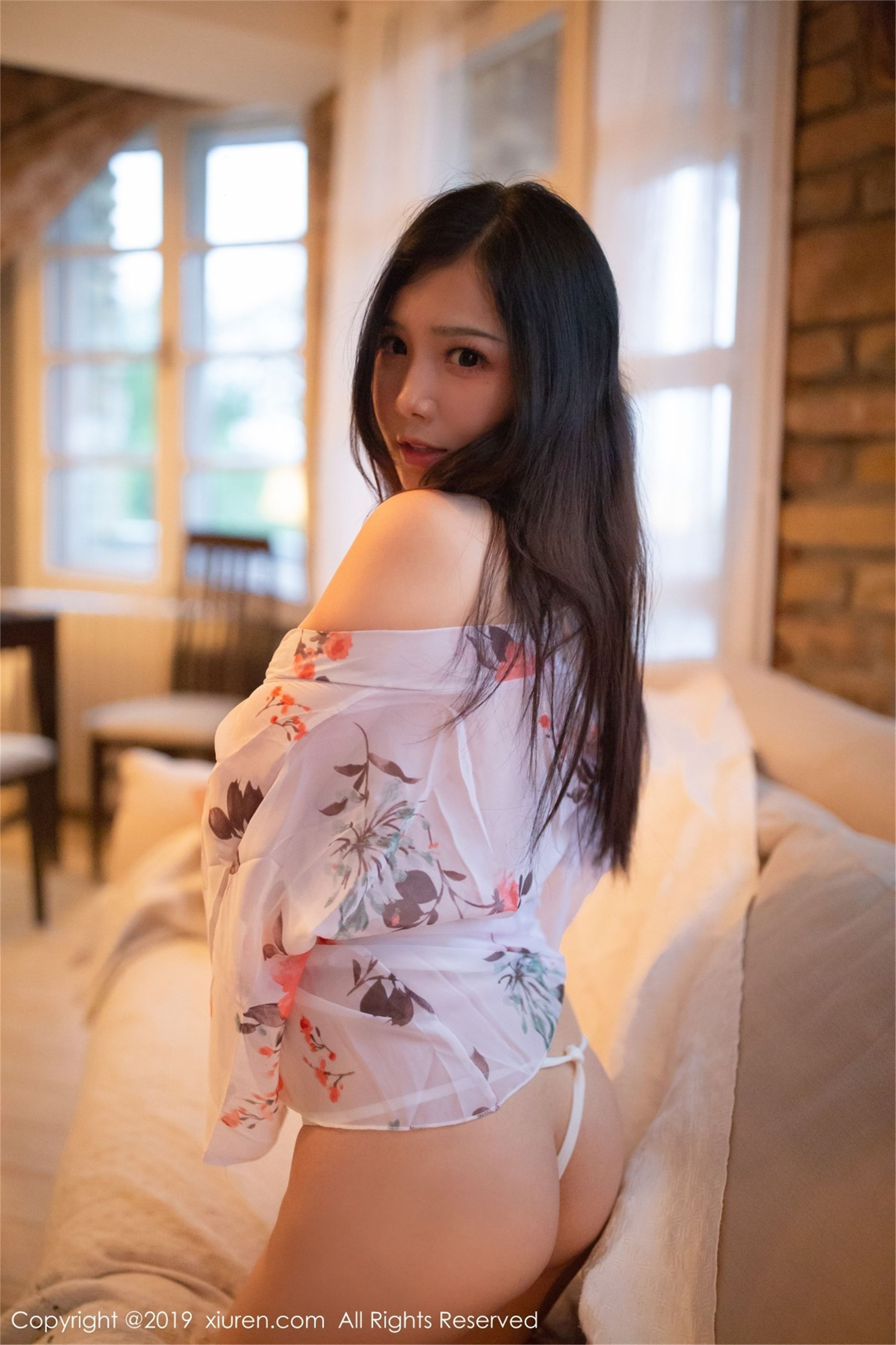 [XIUREN秀人网] 2019.05.30 No.1478 低胸开襟魅惑 徐微微mia