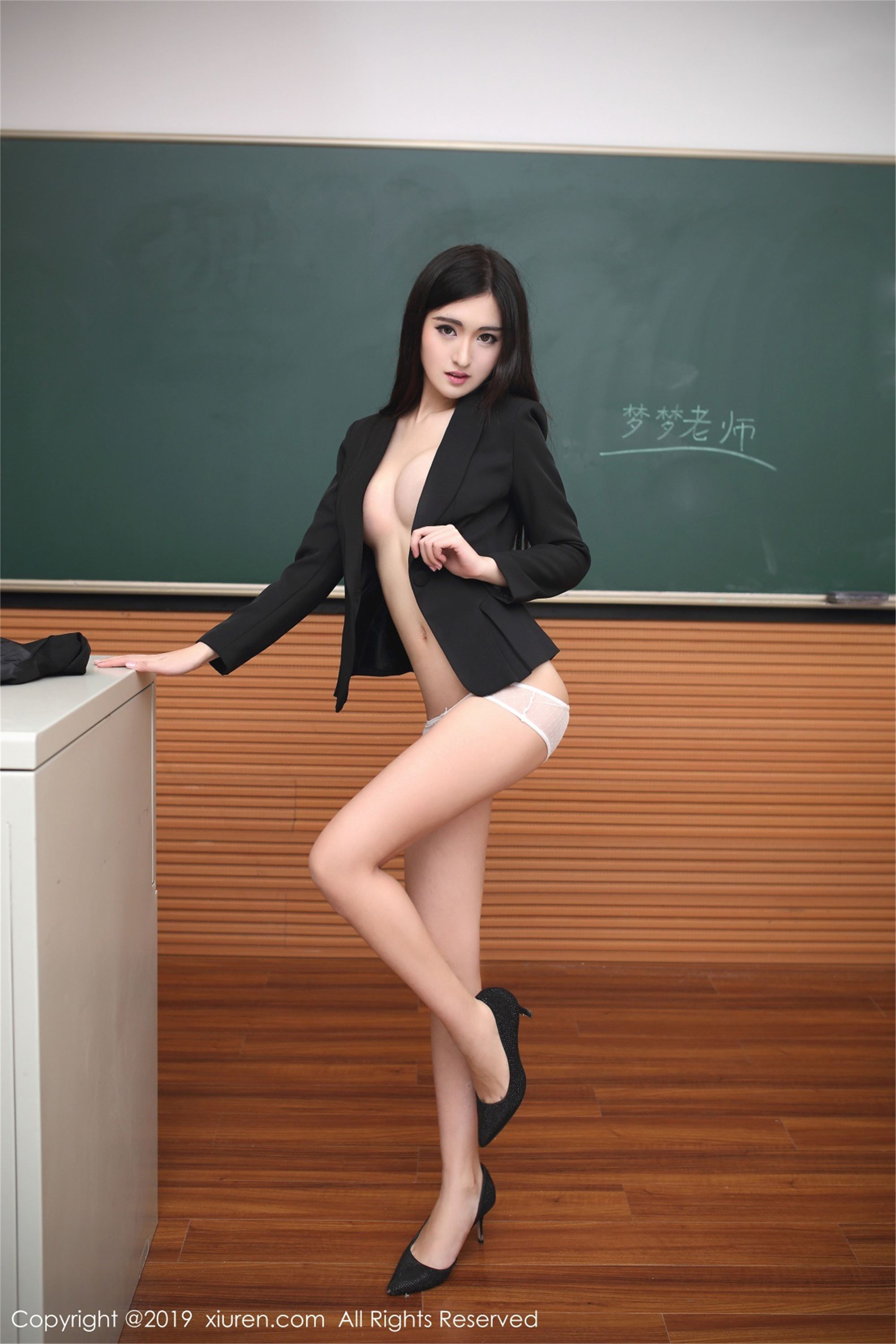 [XIUREN秀人网] 2019.05.31 No.1480 梦梦老师”性感写真 沈梦瑶