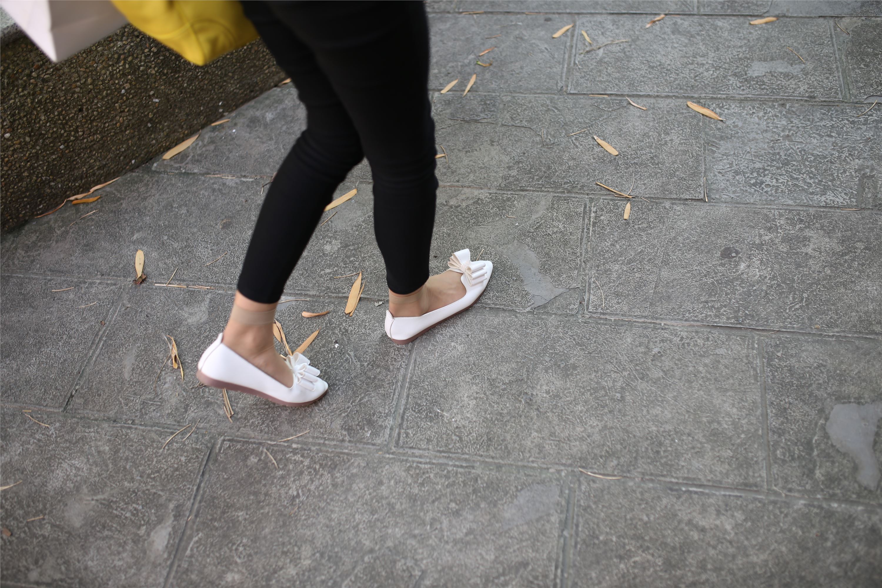 学妹肉丝 105P   ZXS-A115