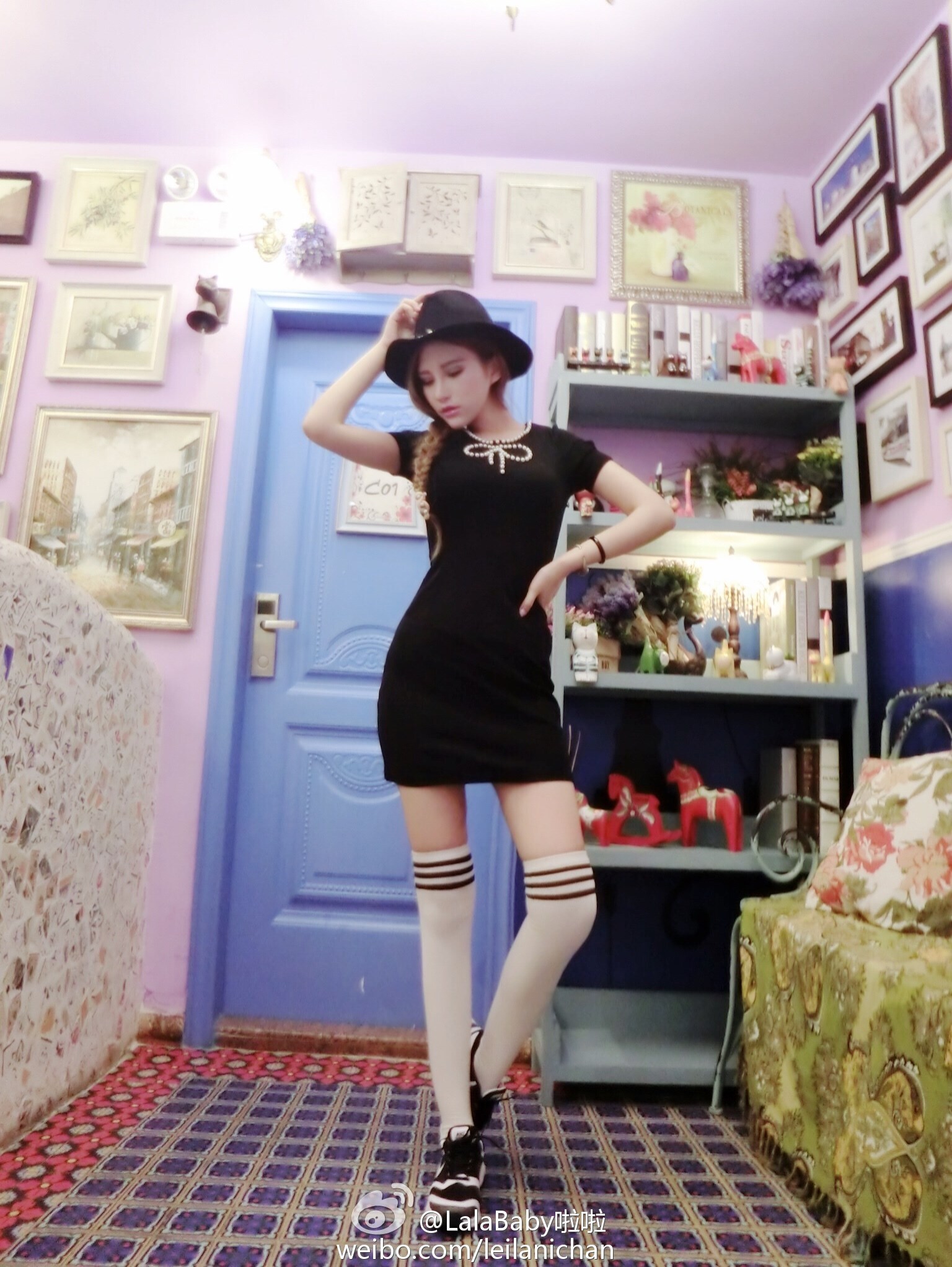 清新美少女 LalaBaby啦啦 生活照01