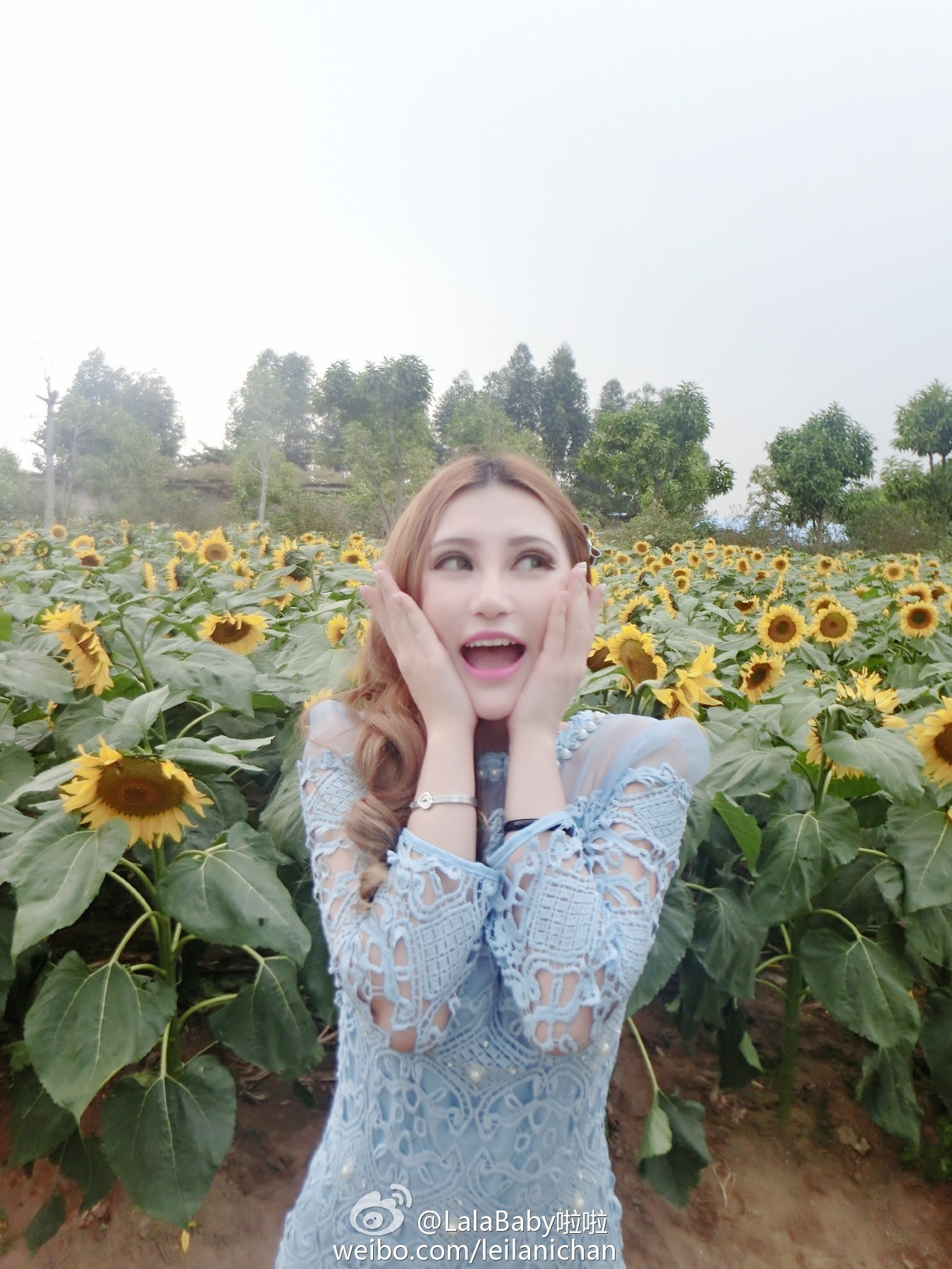 清新美少女 LalaBaby啦啦 生活照01