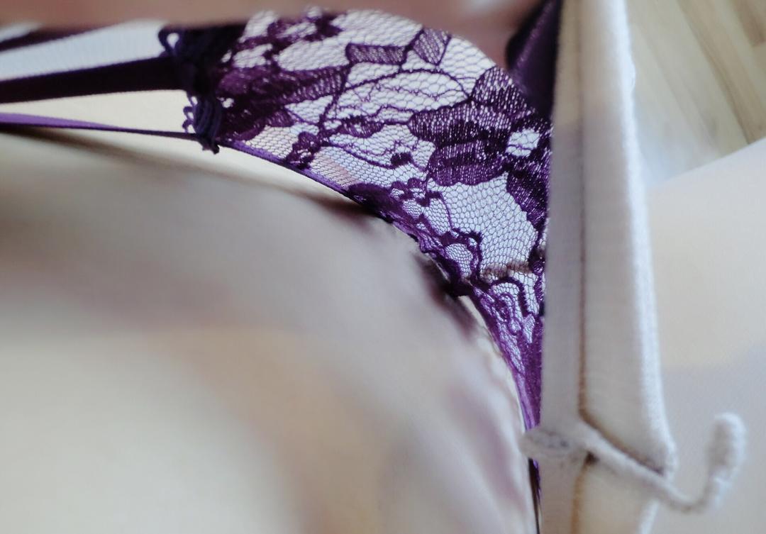 福利姬隔壁小姐姐 - 肉丝袜下的蜜桃