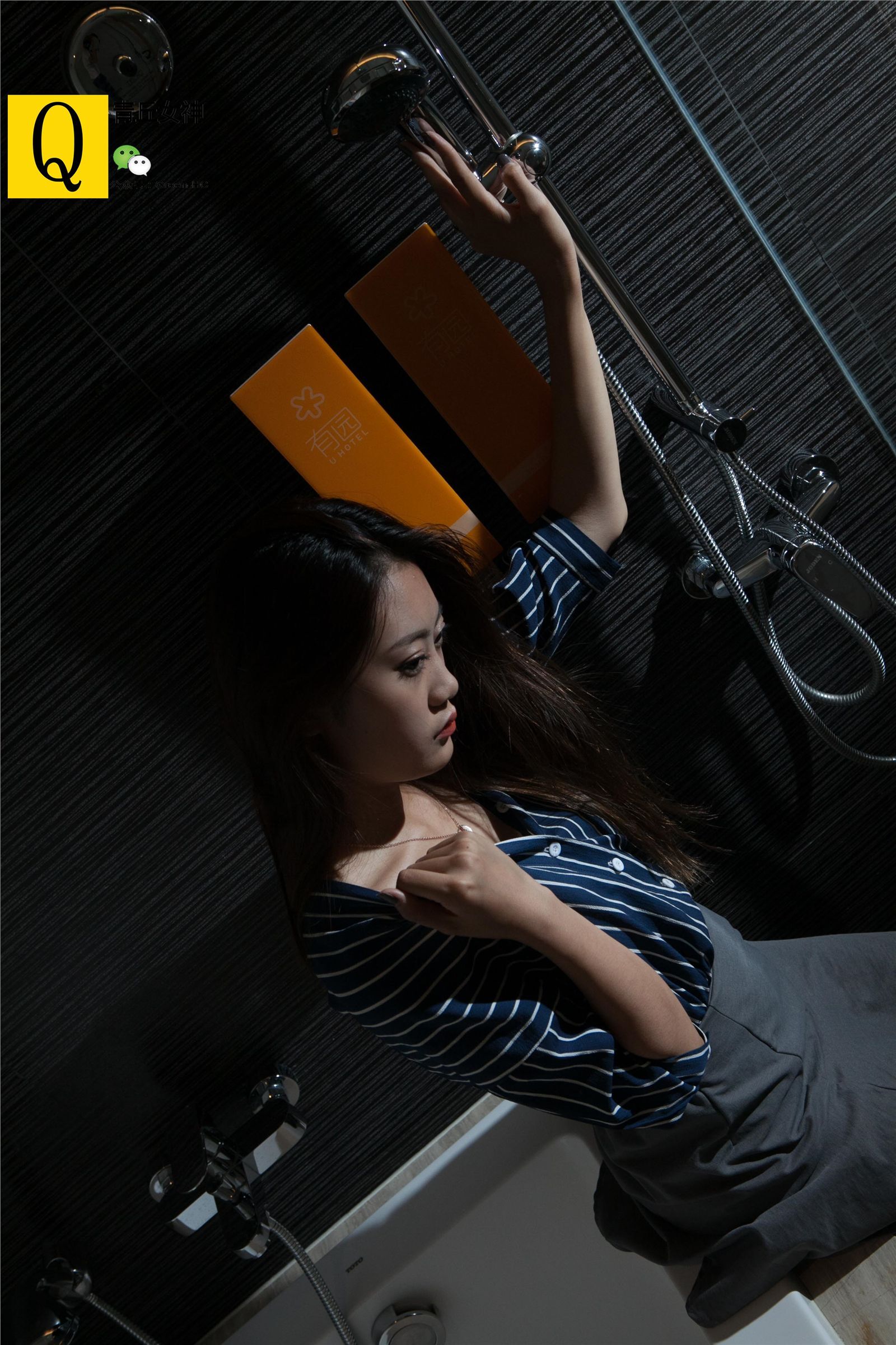 青丘女神丝袜美腿系列写真4