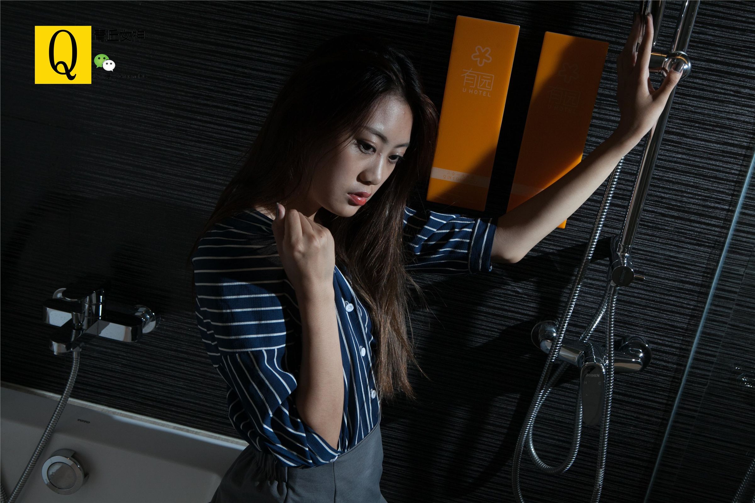 青丘女神丝袜美腿系列写真4