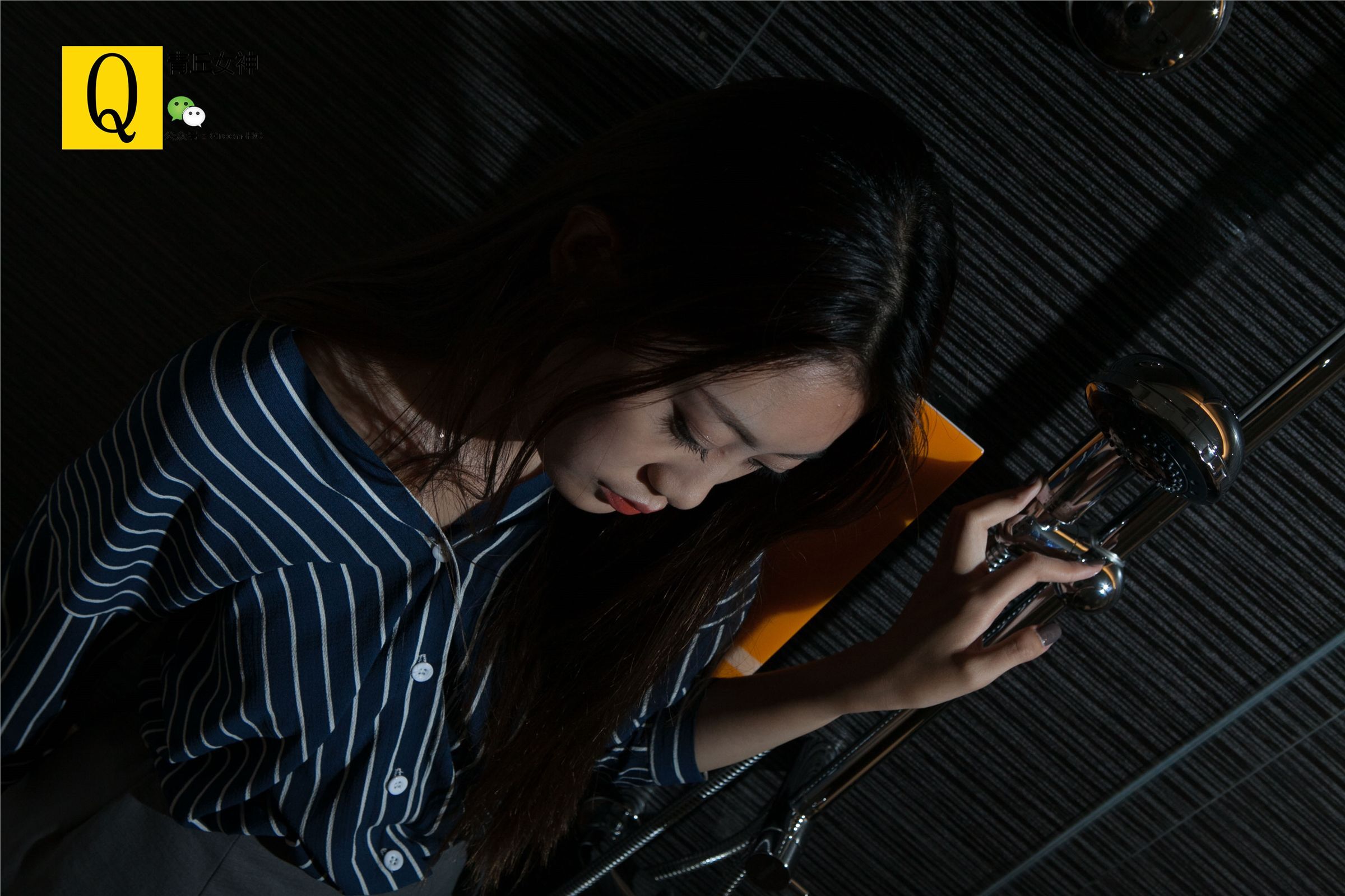 青丘女神丝袜美腿系列写真4