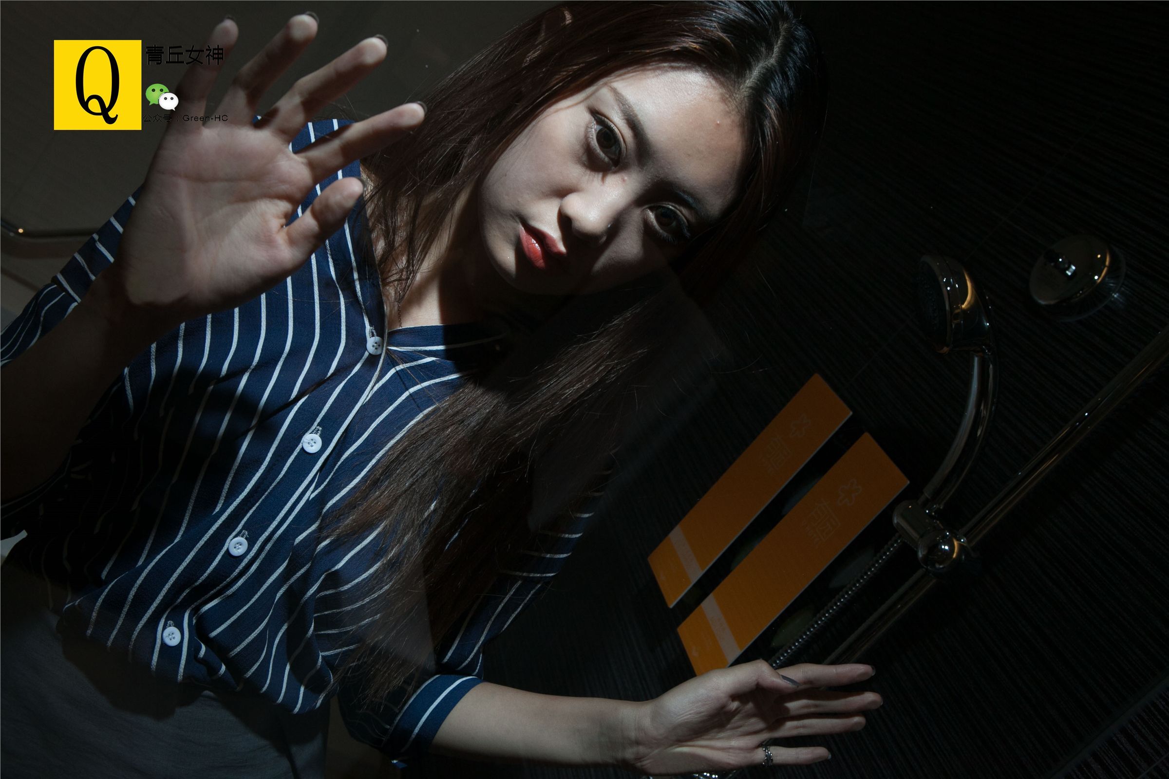 青丘女神丝袜美腿系列写真4