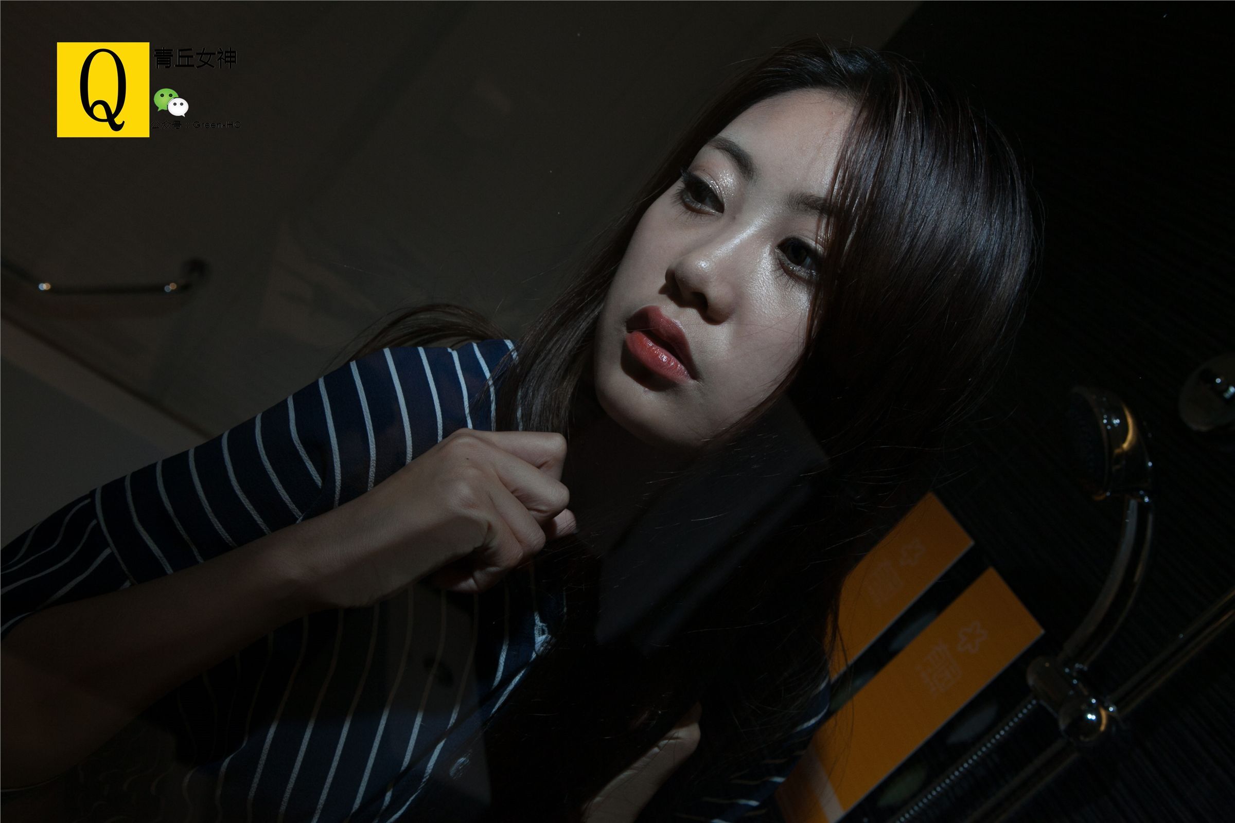 青丘女神丝袜美腿系列写真4