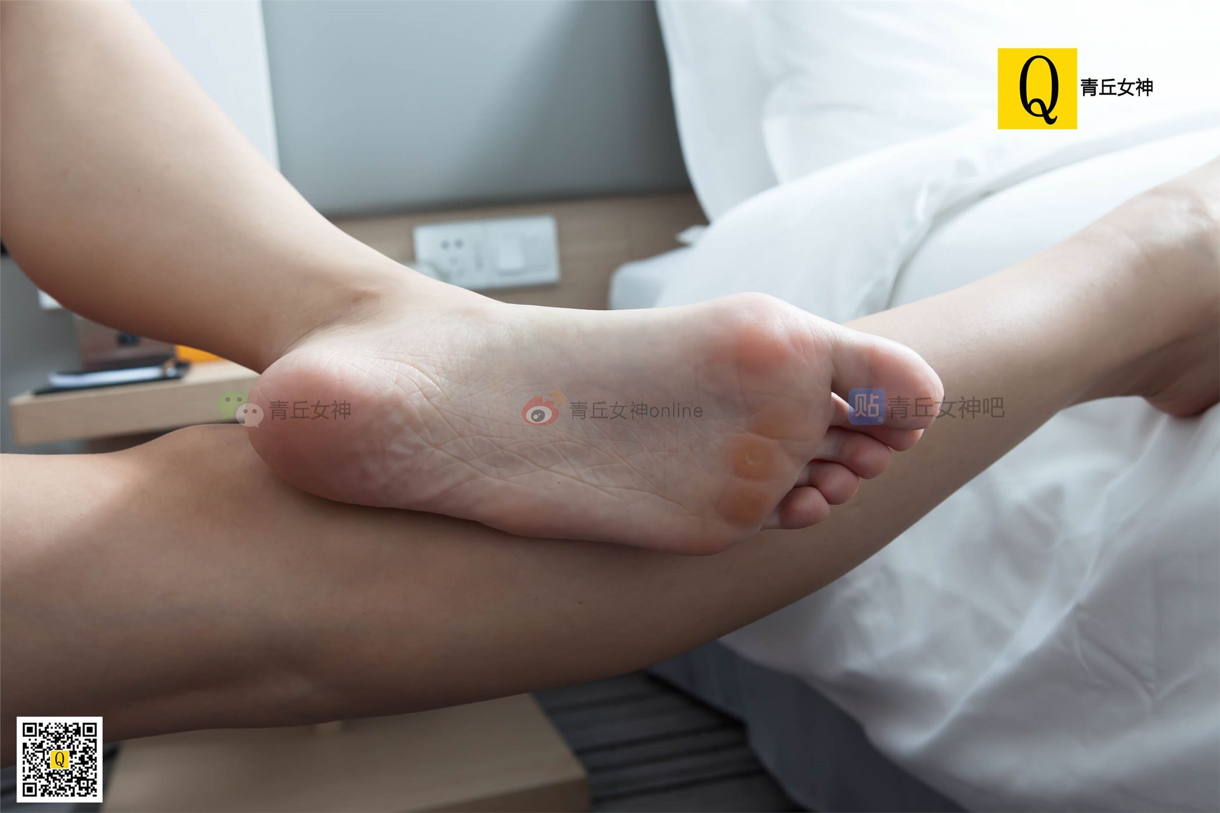 青丘女神丝袜美腿系列写真7