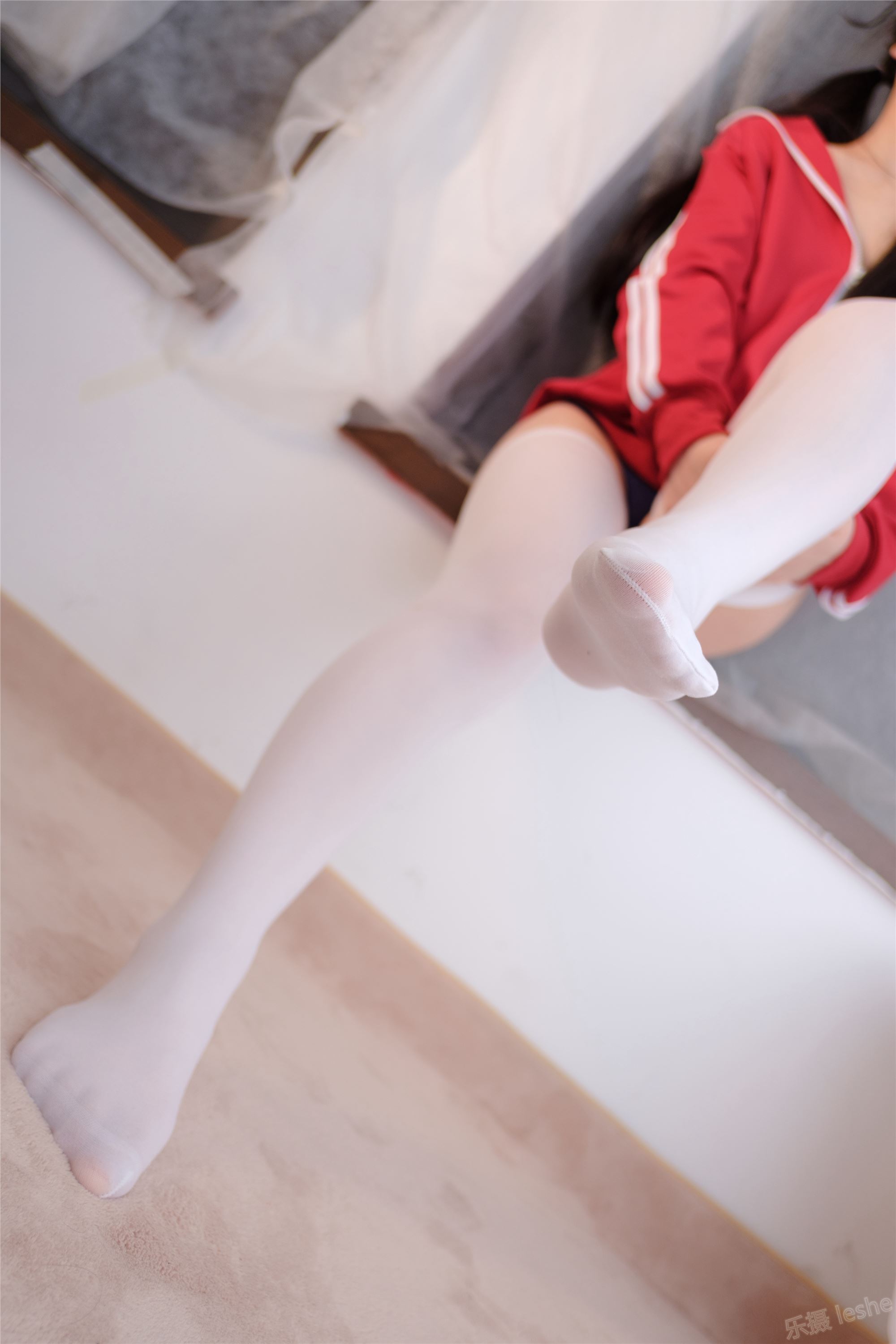 [森萝财团]萝莉丝足写真 ALPHA-002 白丝红衣死库水