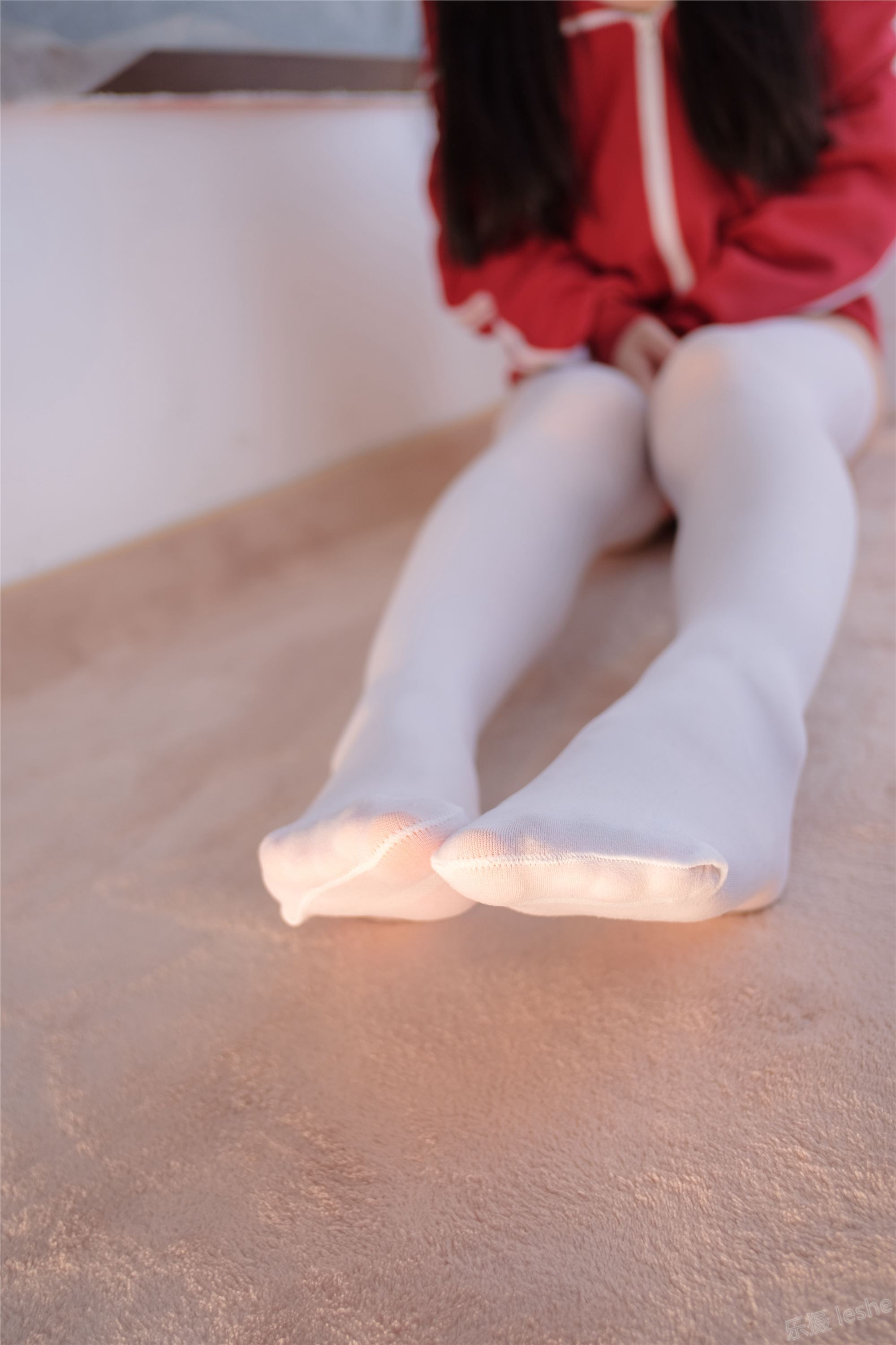 [森萝财团]萝莉丝足写真 ALPHA-002 白丝红衣死库水