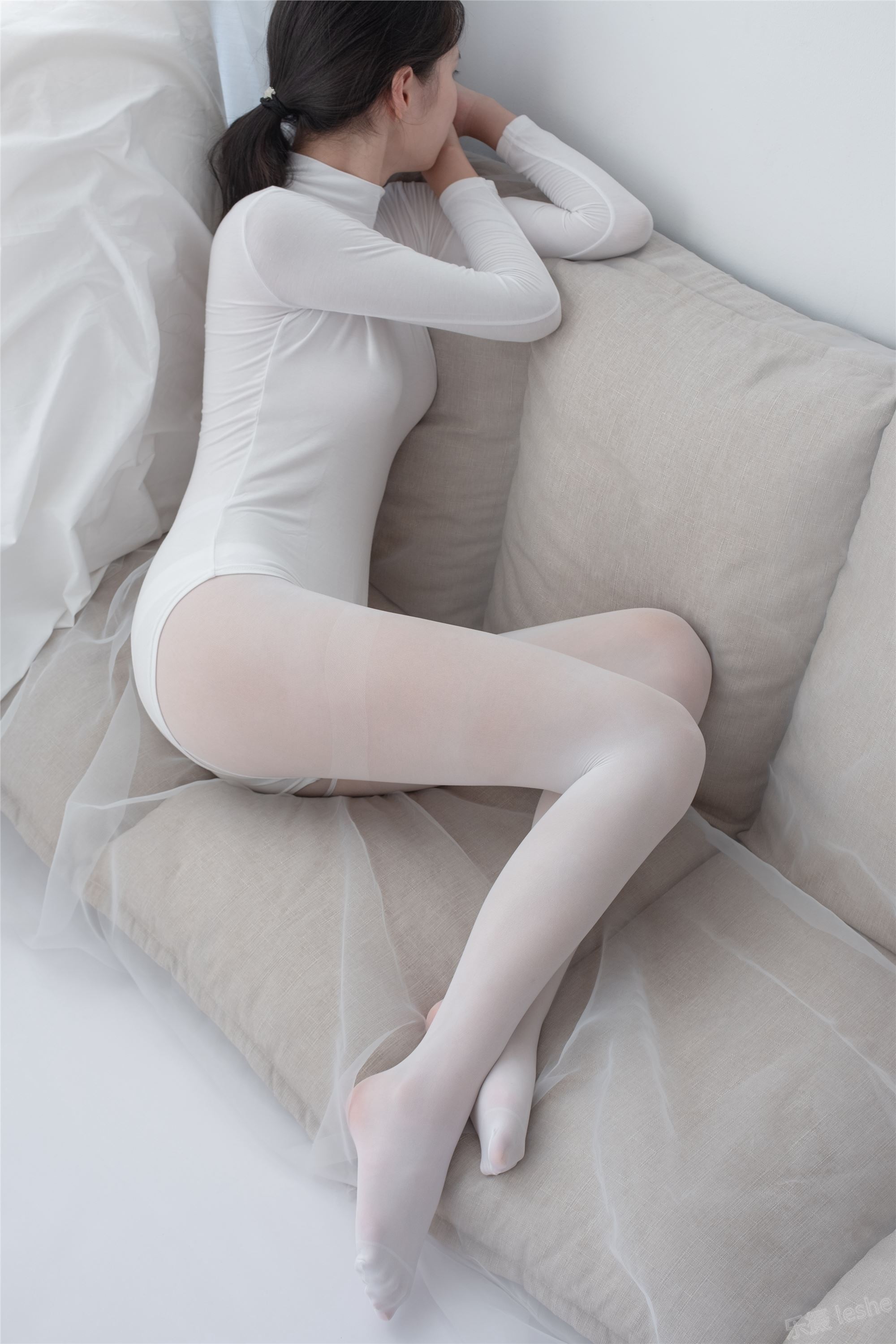 [森萝财团]萝莉丝足写真 ALPHA-007 纯白的诱惑白丝裸足