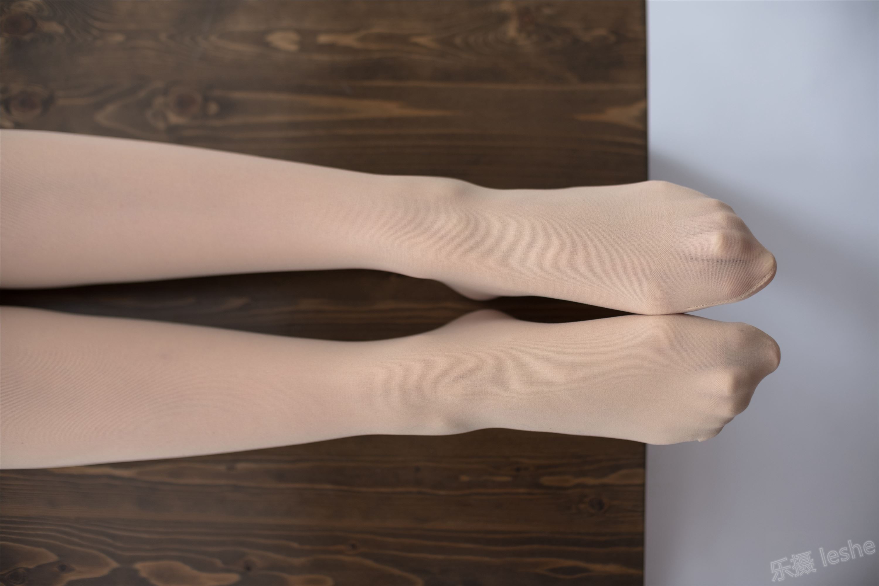 [森萝财团]萝莉丝足写真 ALPHA-010 清凉肉丝