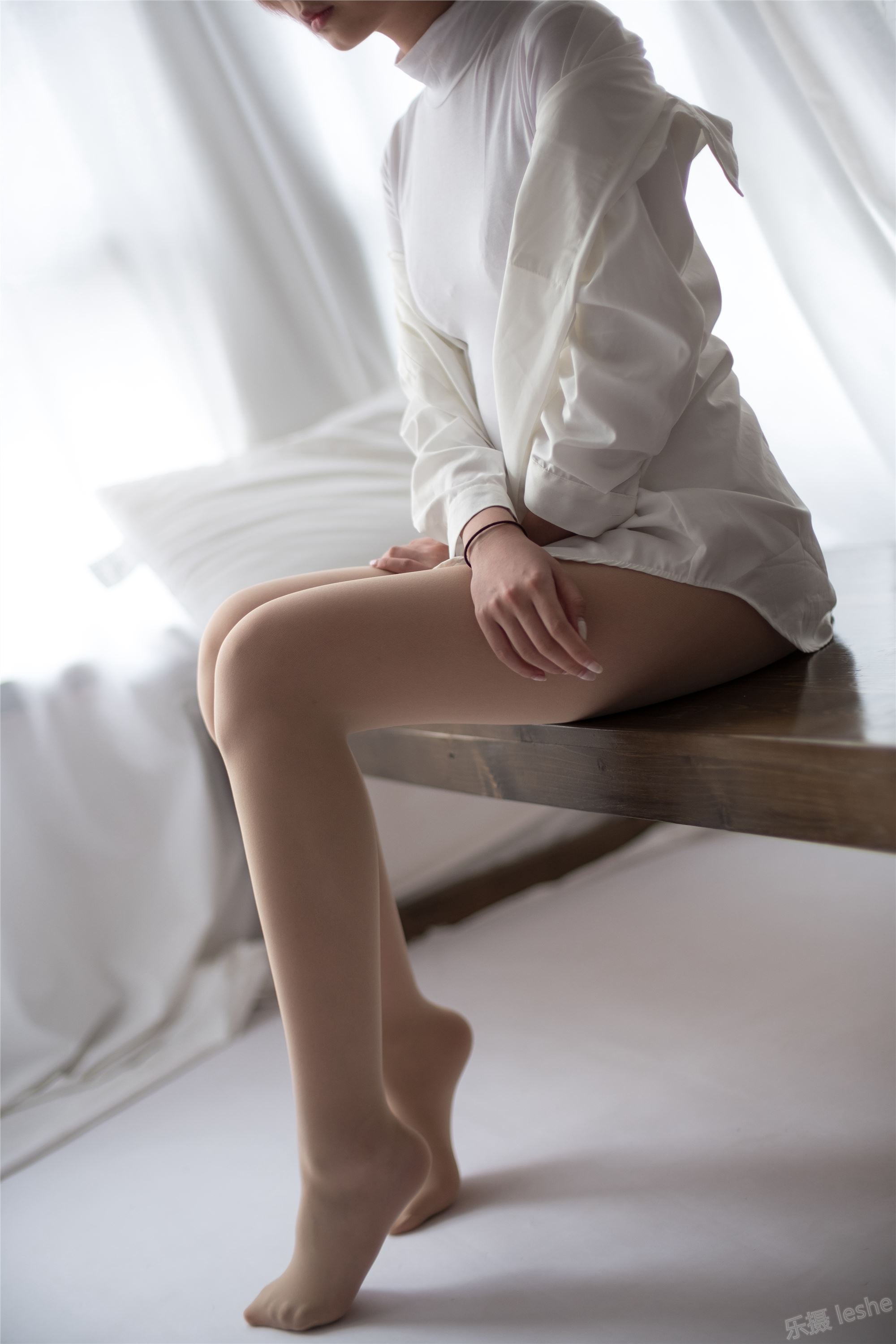 [森萝财团]萝莉丝足写真 ALPHA-010 清凉肉丝