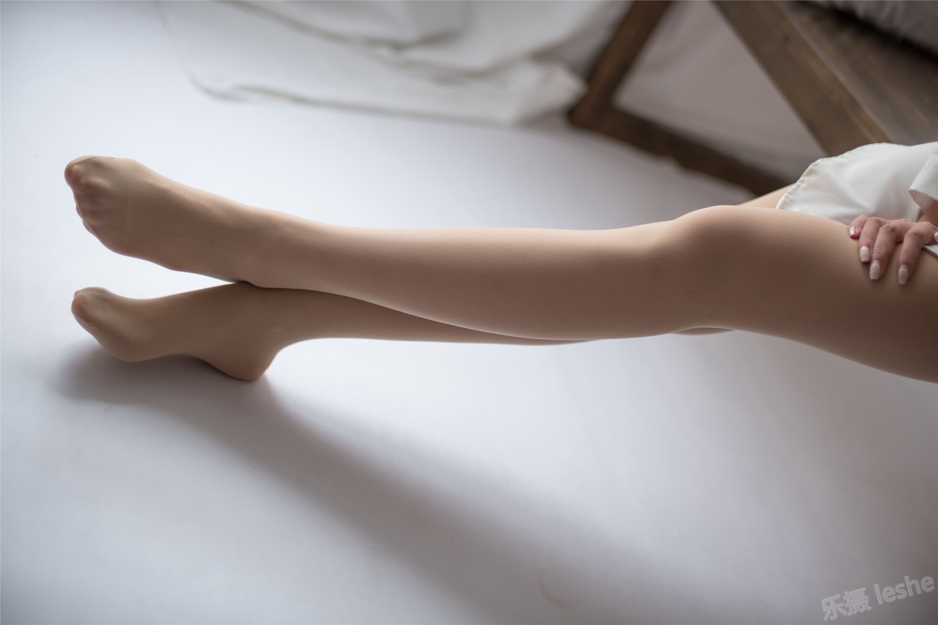 [森萝财团]萝莉丝足写真 ALPHA-010 清凉肉丝