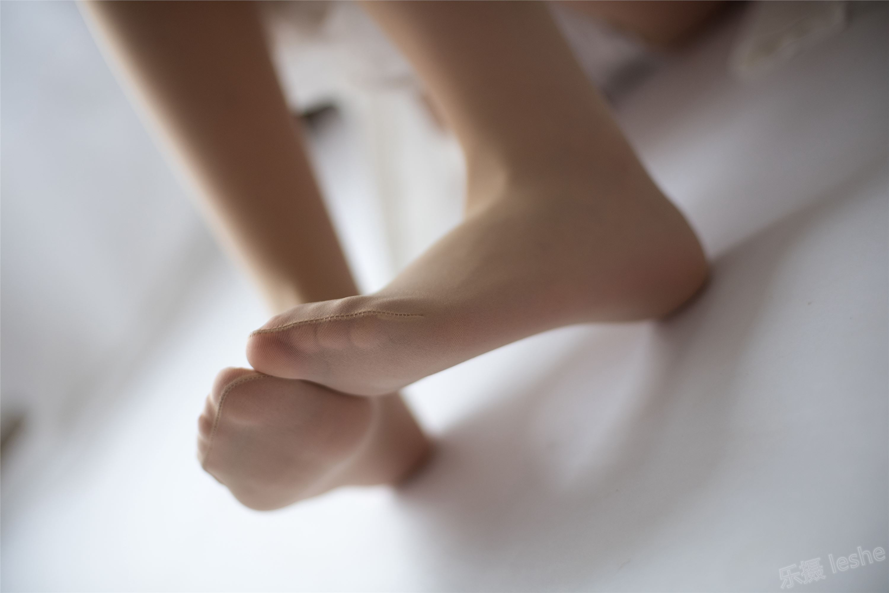 [森萝财团]萝莉丝足写真 ALPHA-010 清凉肉丝